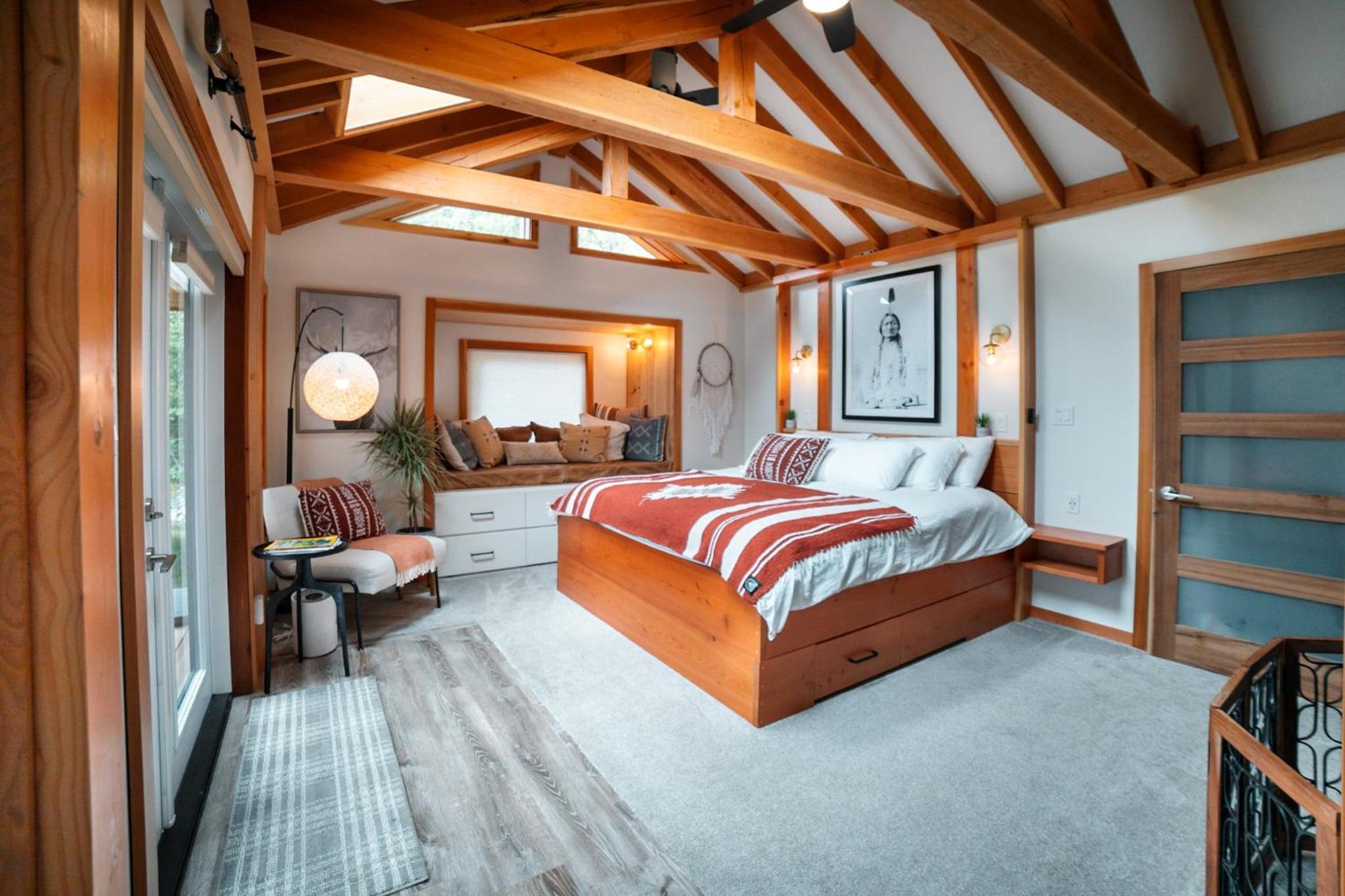 The Kootenay Lake House - A Private Luxury Retreat
