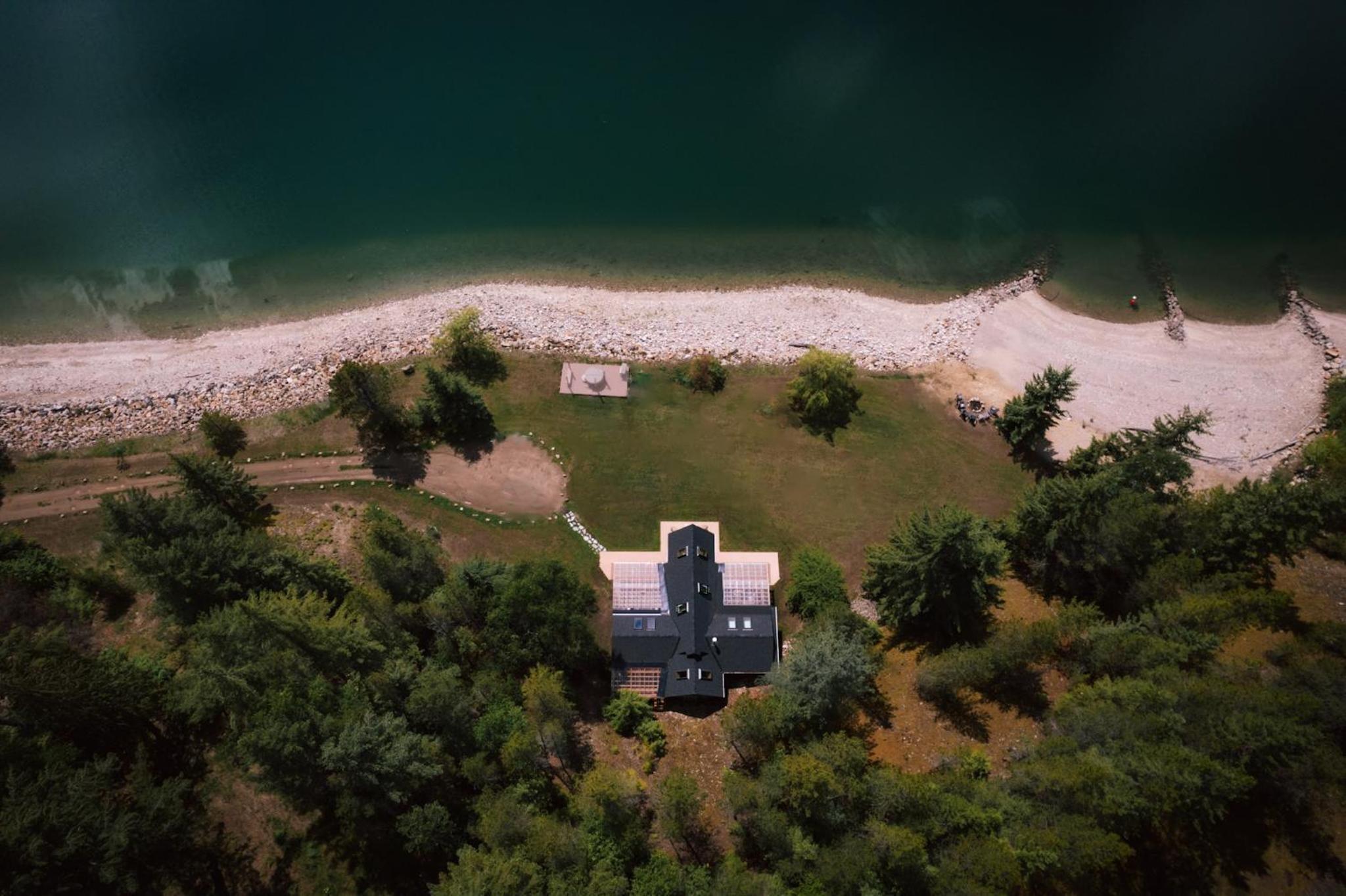 The Kootenay Lake House - A Private Luxury Retreat