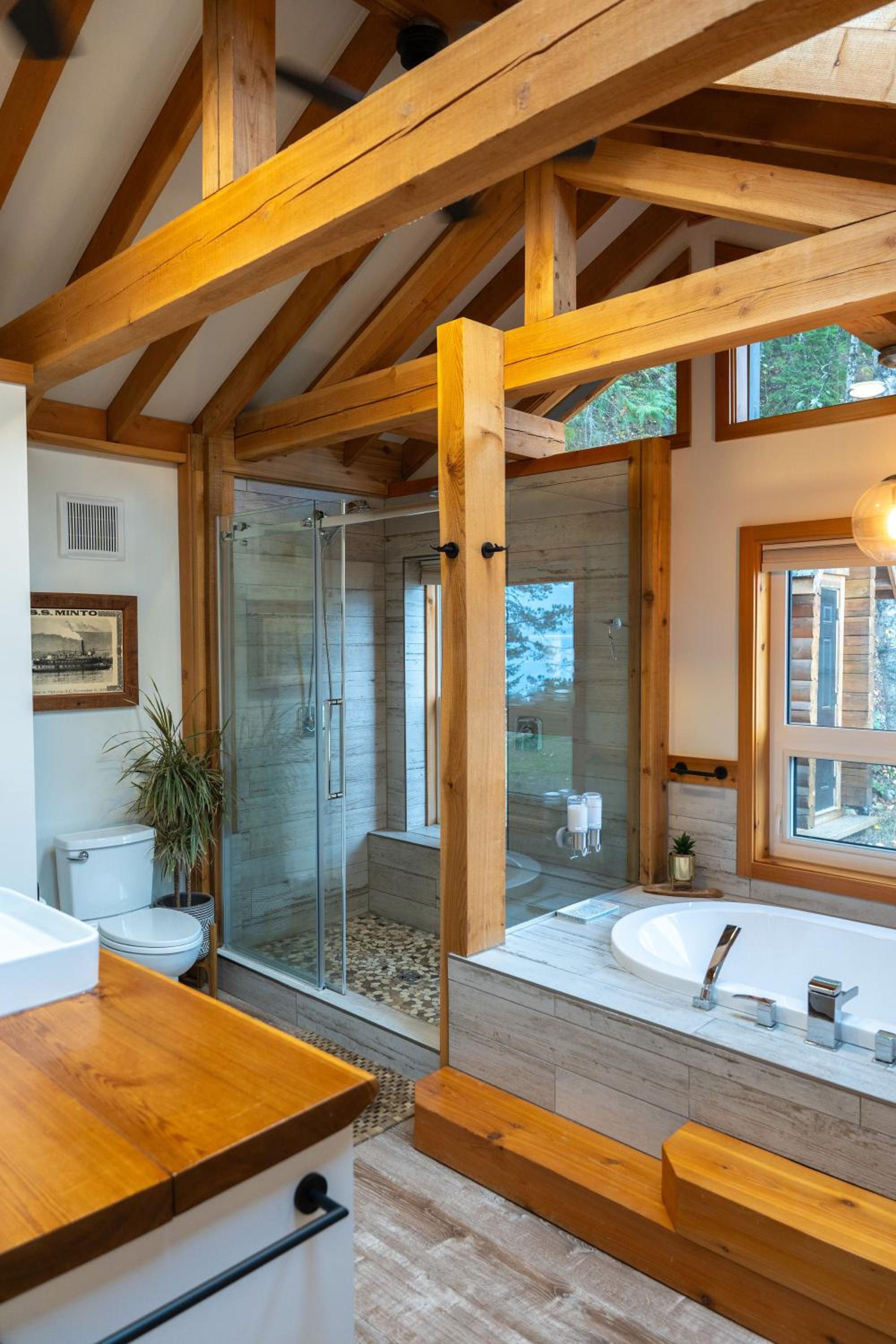 The Kootenay Lake House - A Private Luxury Retreat
