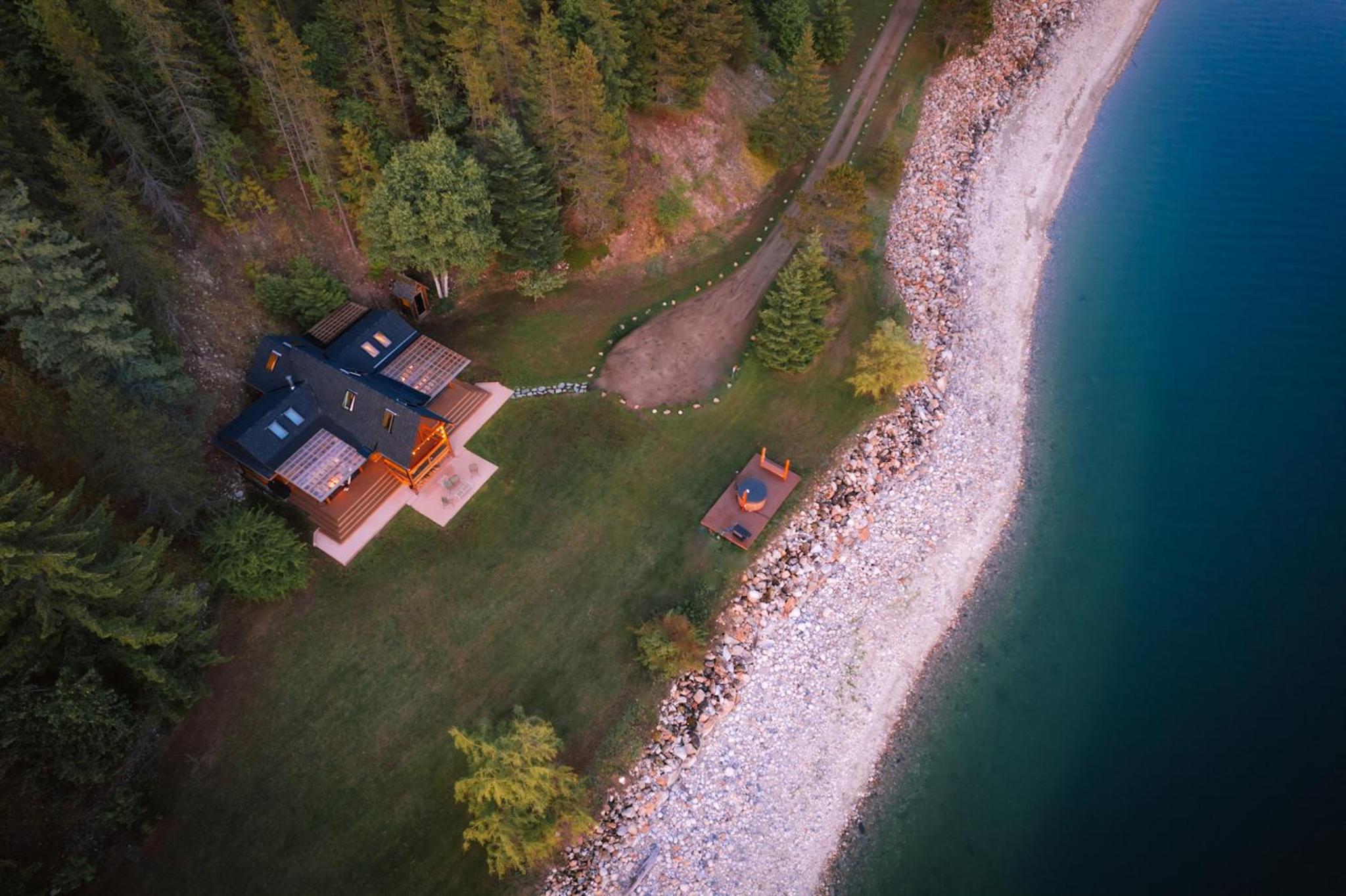 The Kootenay Lake House - A Private Luxury Retreat
