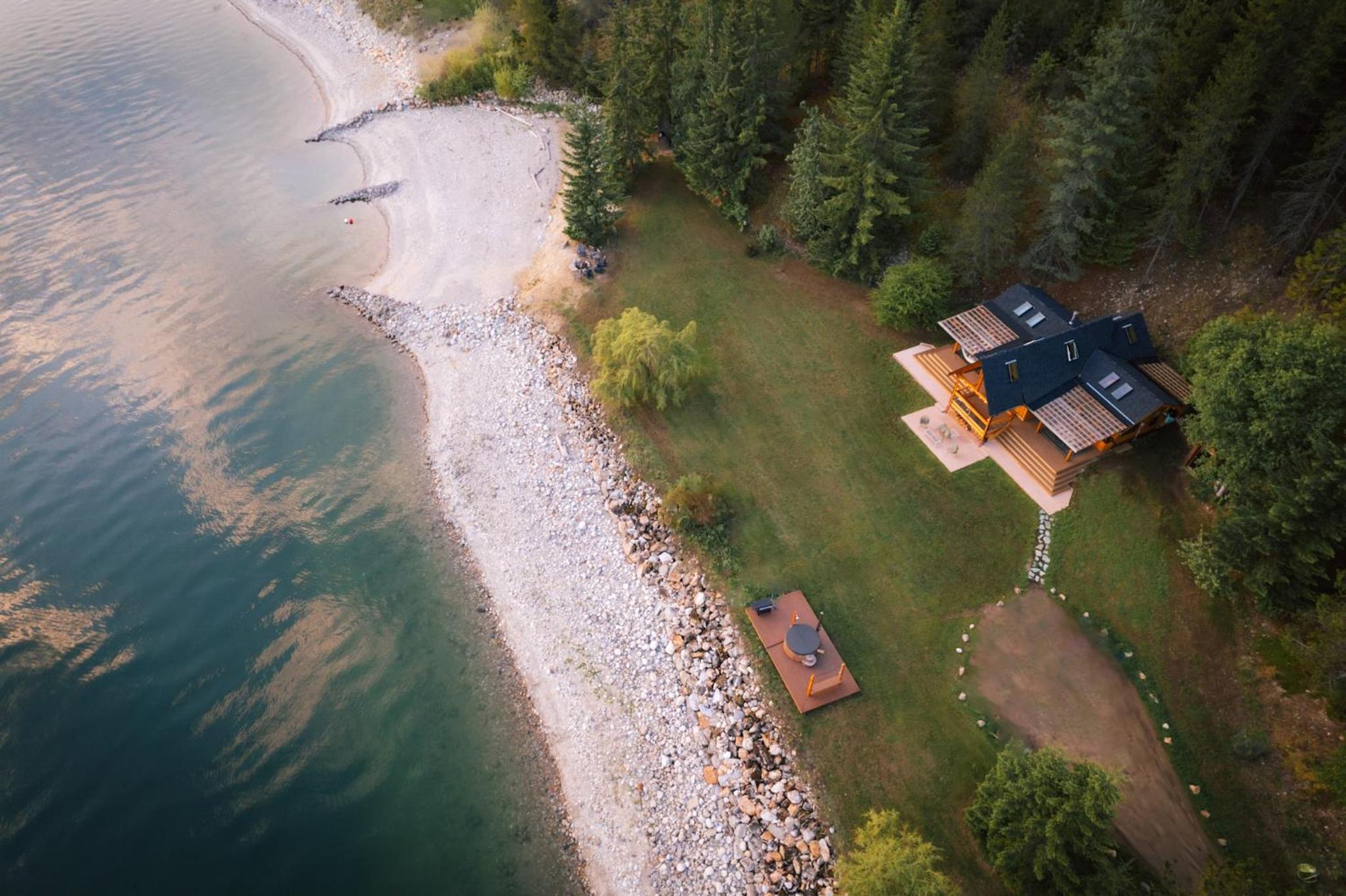 The Kootenay Lake House - A Private Luxury Retreat