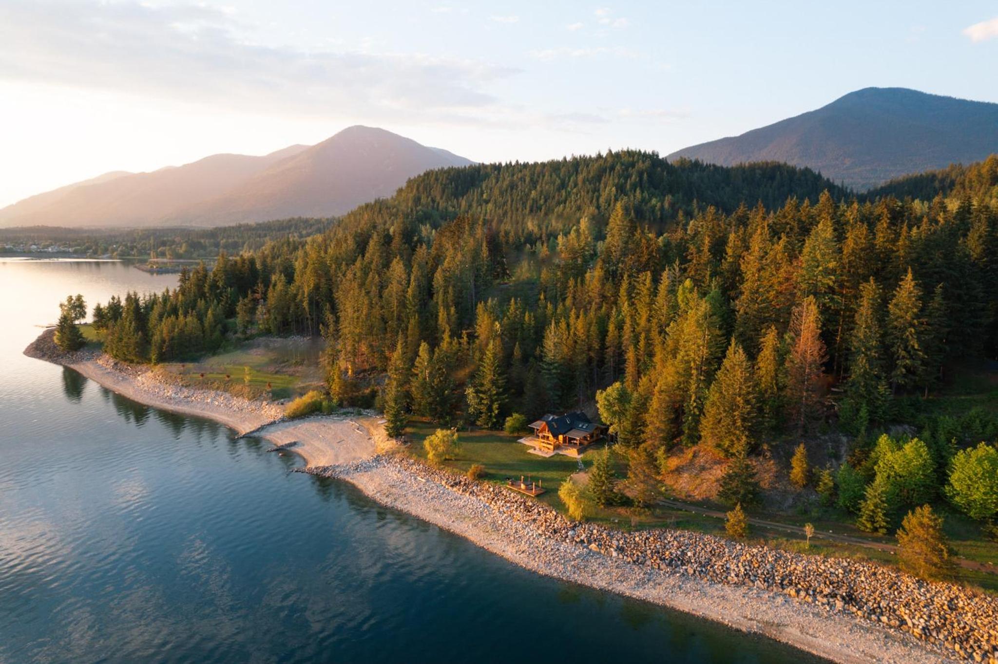 The Kootenay Lake House - A Private Luxury Retreat