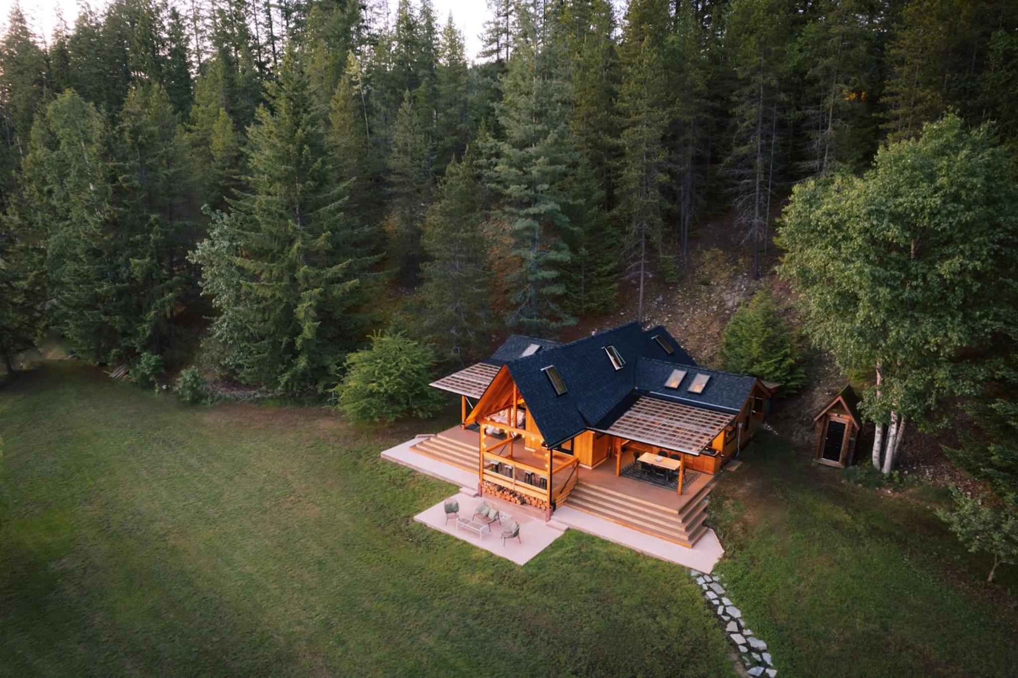The Kootenay Lake House - A Private Luxury Retreat