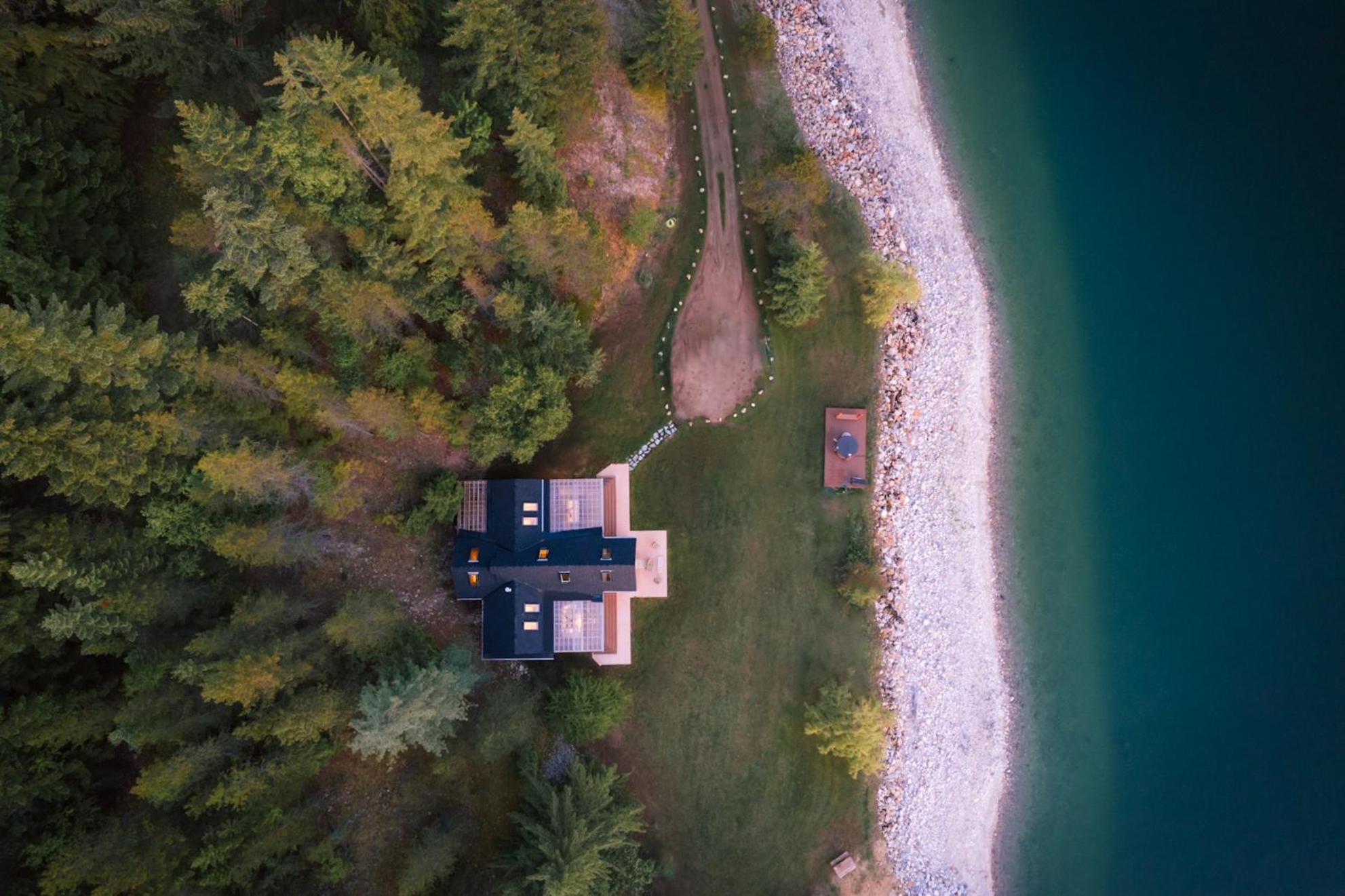 The Kootenay Lake House - A Private Luxury Retreat