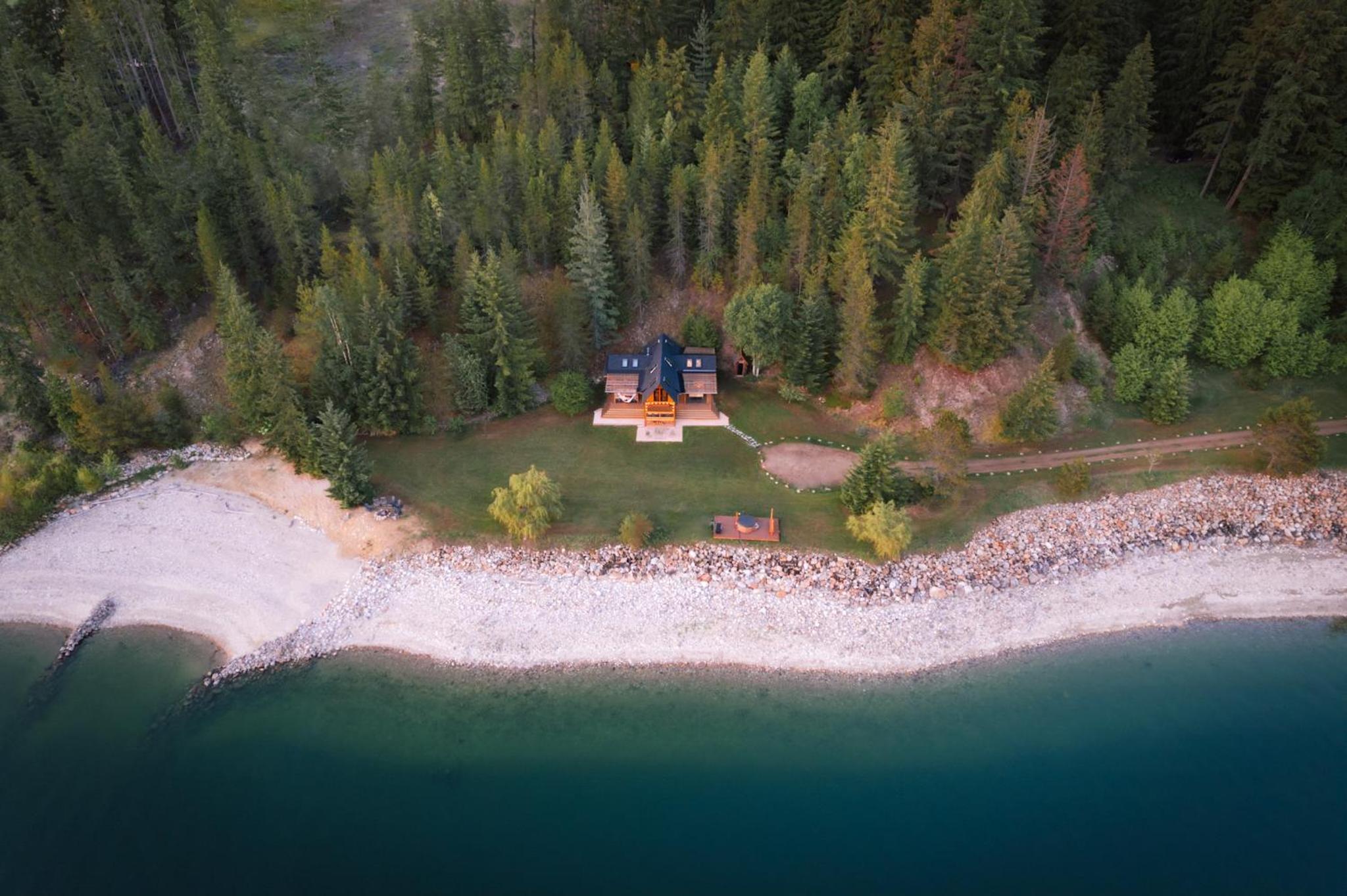 The Kootenay Lake House - A Private Luxury Retreat