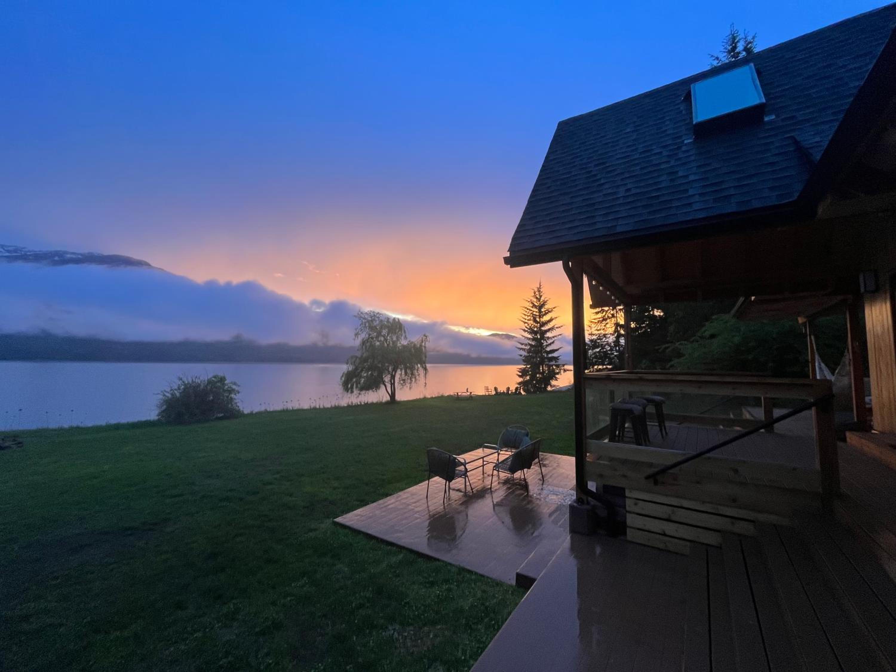 The Kootenay Lake House - A Private Luxury Retreat