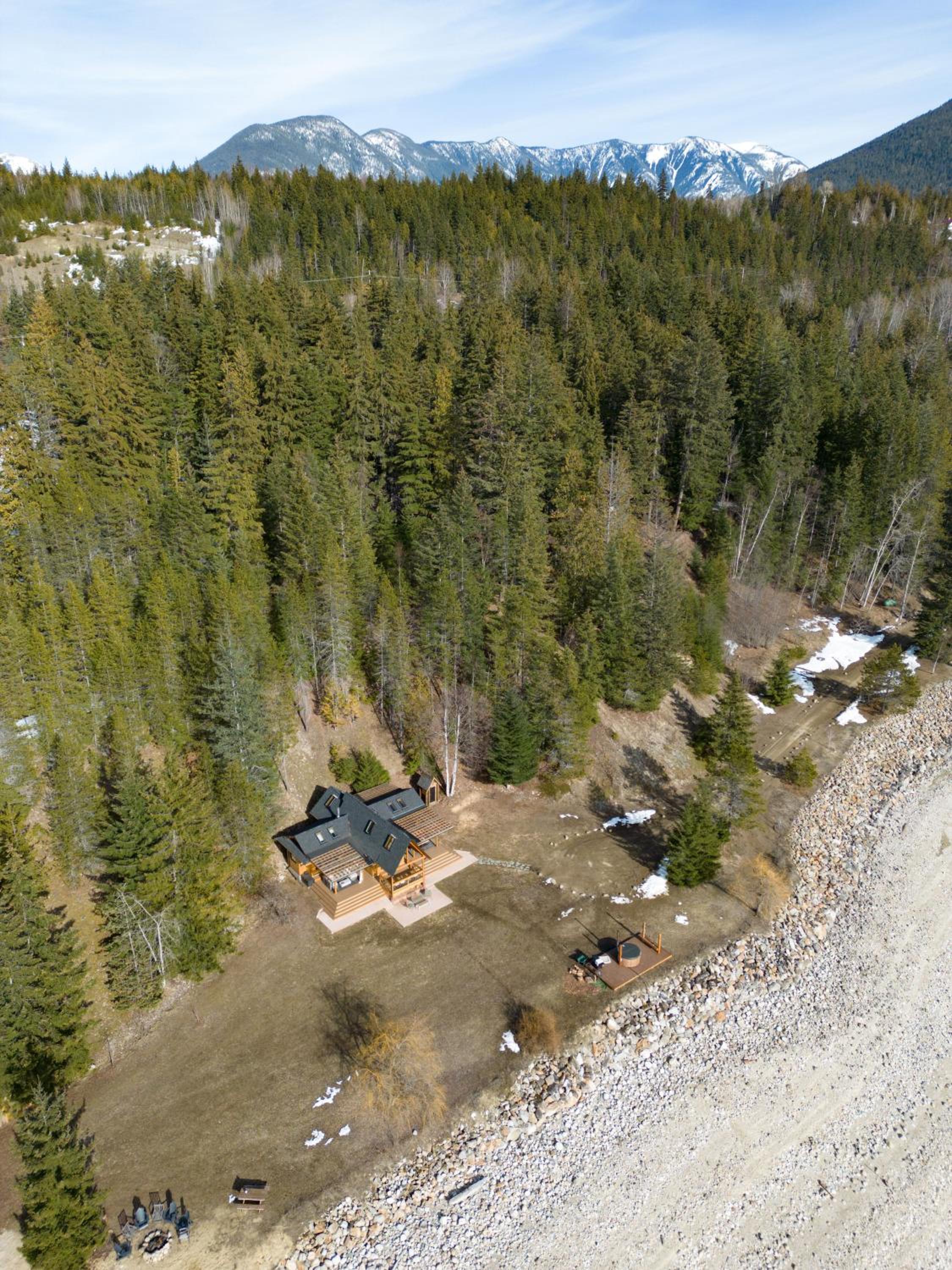 The Kootenay Lake House - A Private Luxury Retreat