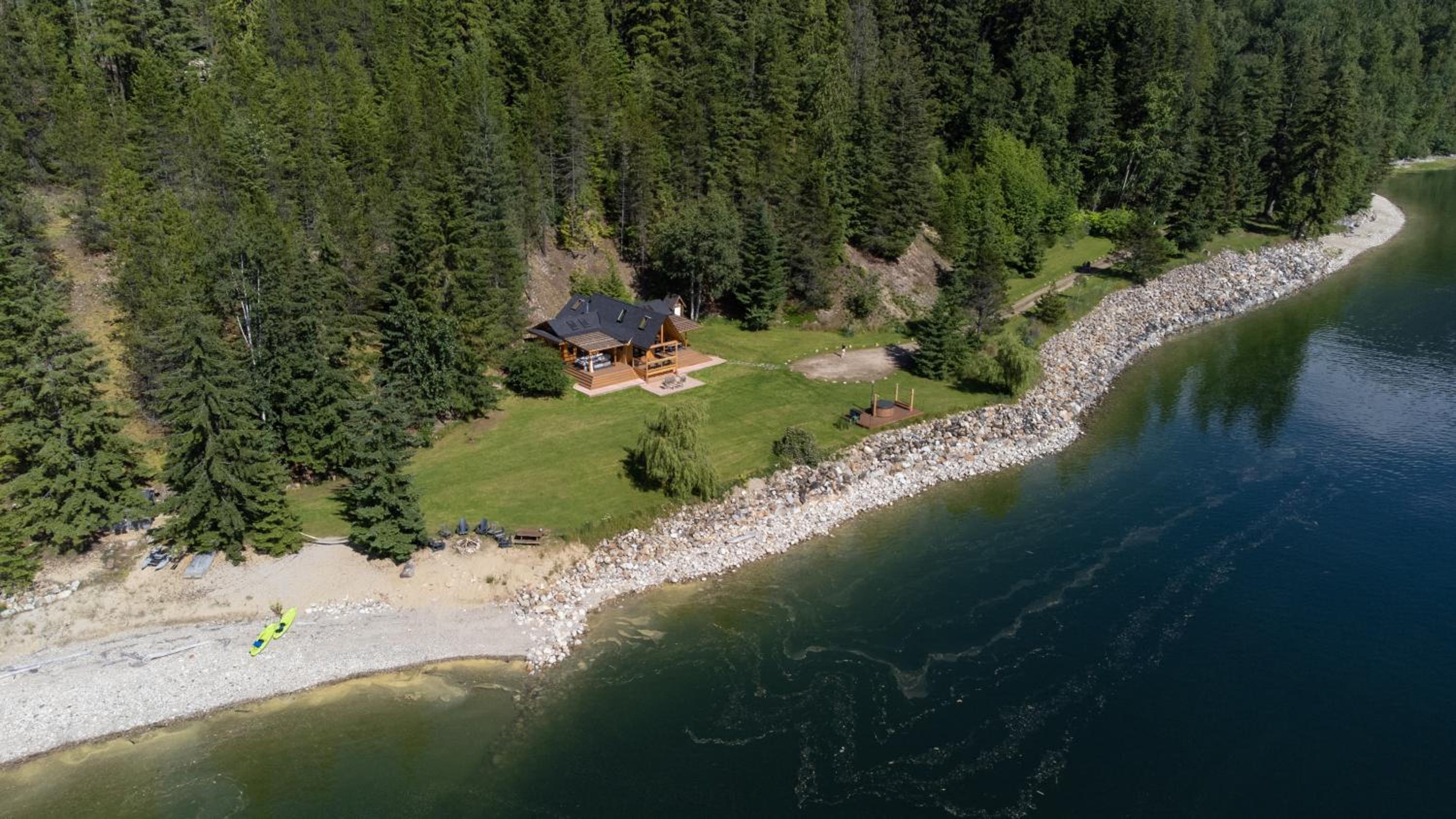 The Kootenay Lake House - A Private Luxury Retreat