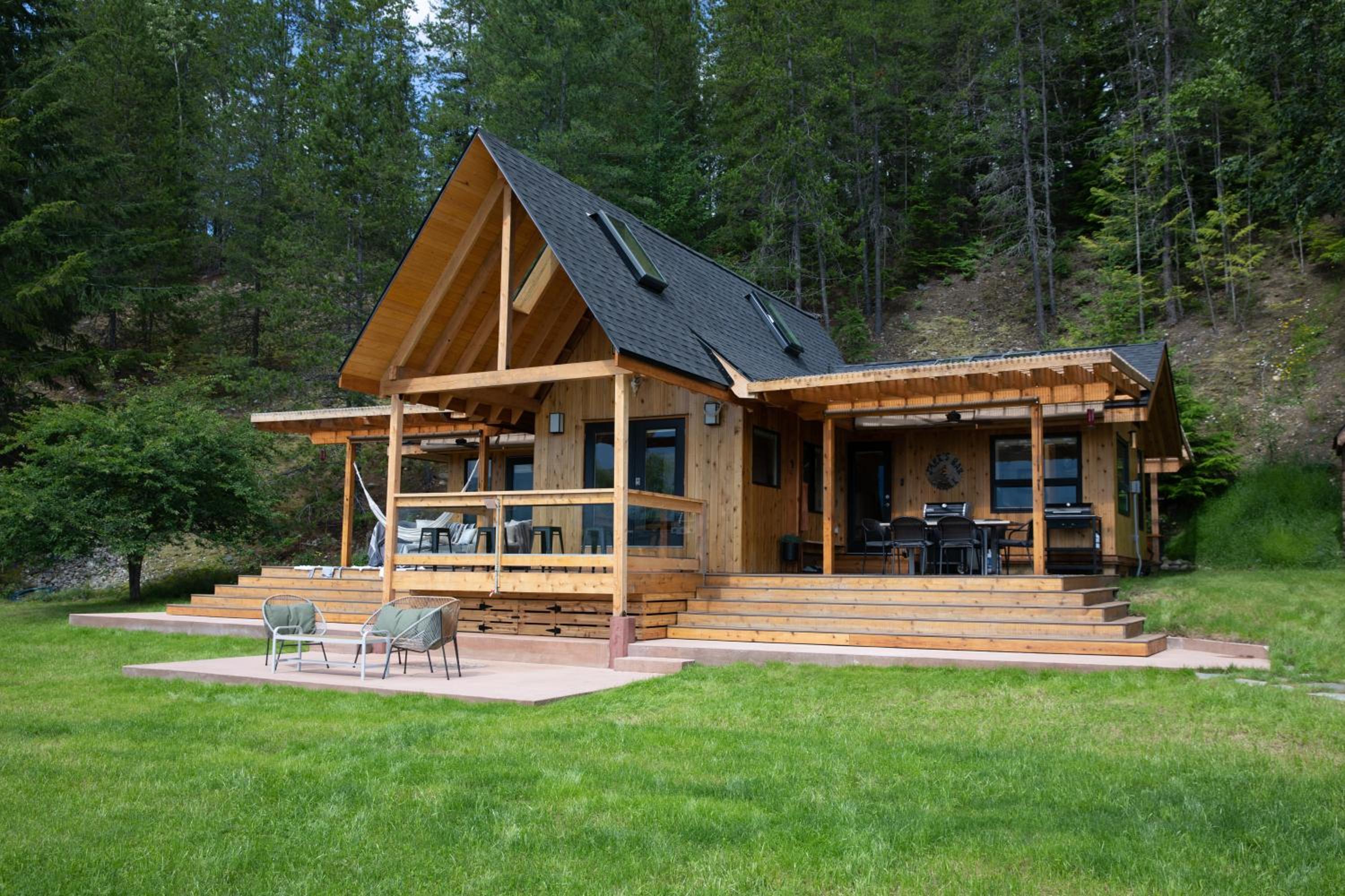 The Kootenay Lake House - A Private Luxury Retreat