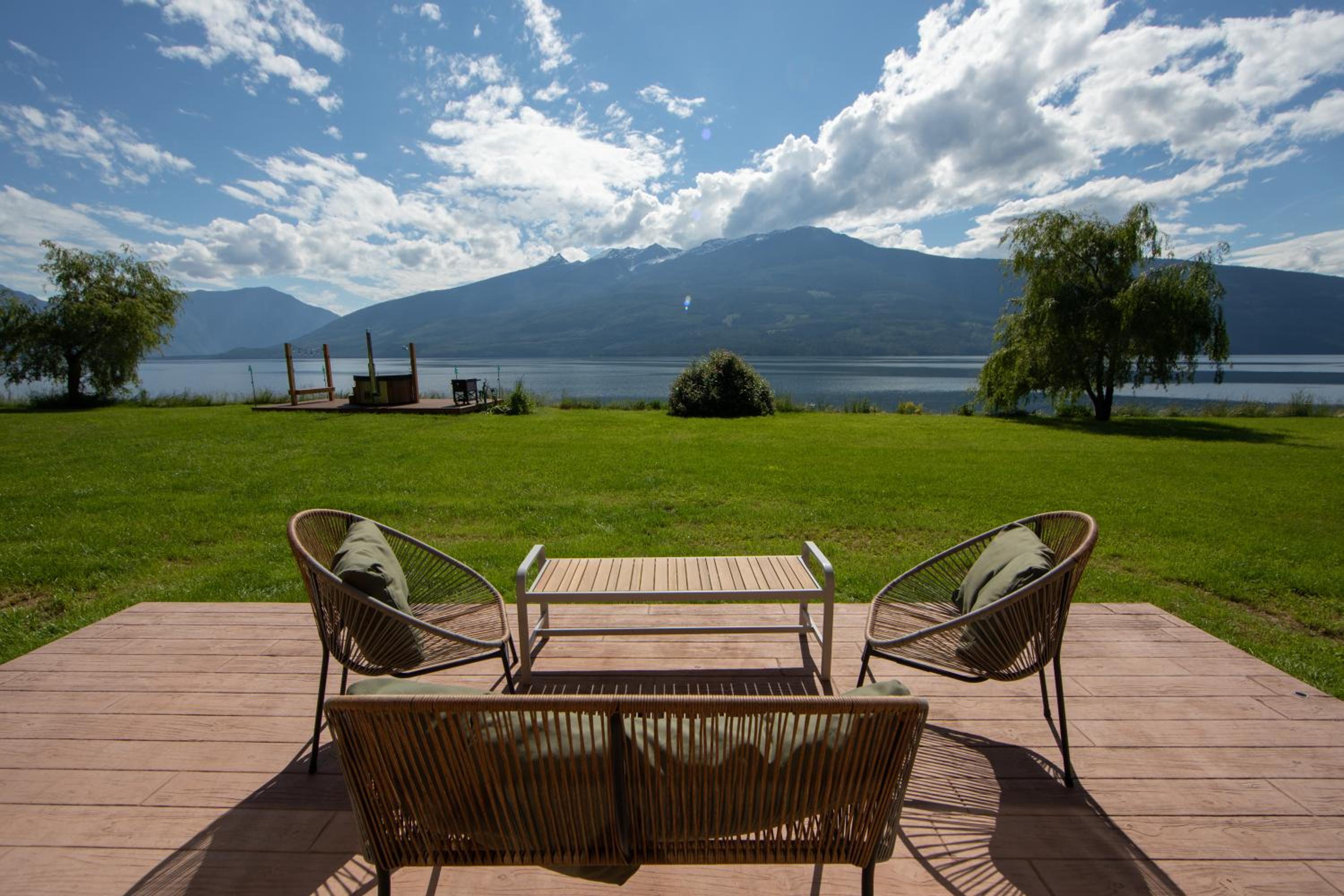 The Kootenay Lake House - A Private Luxury Retreat