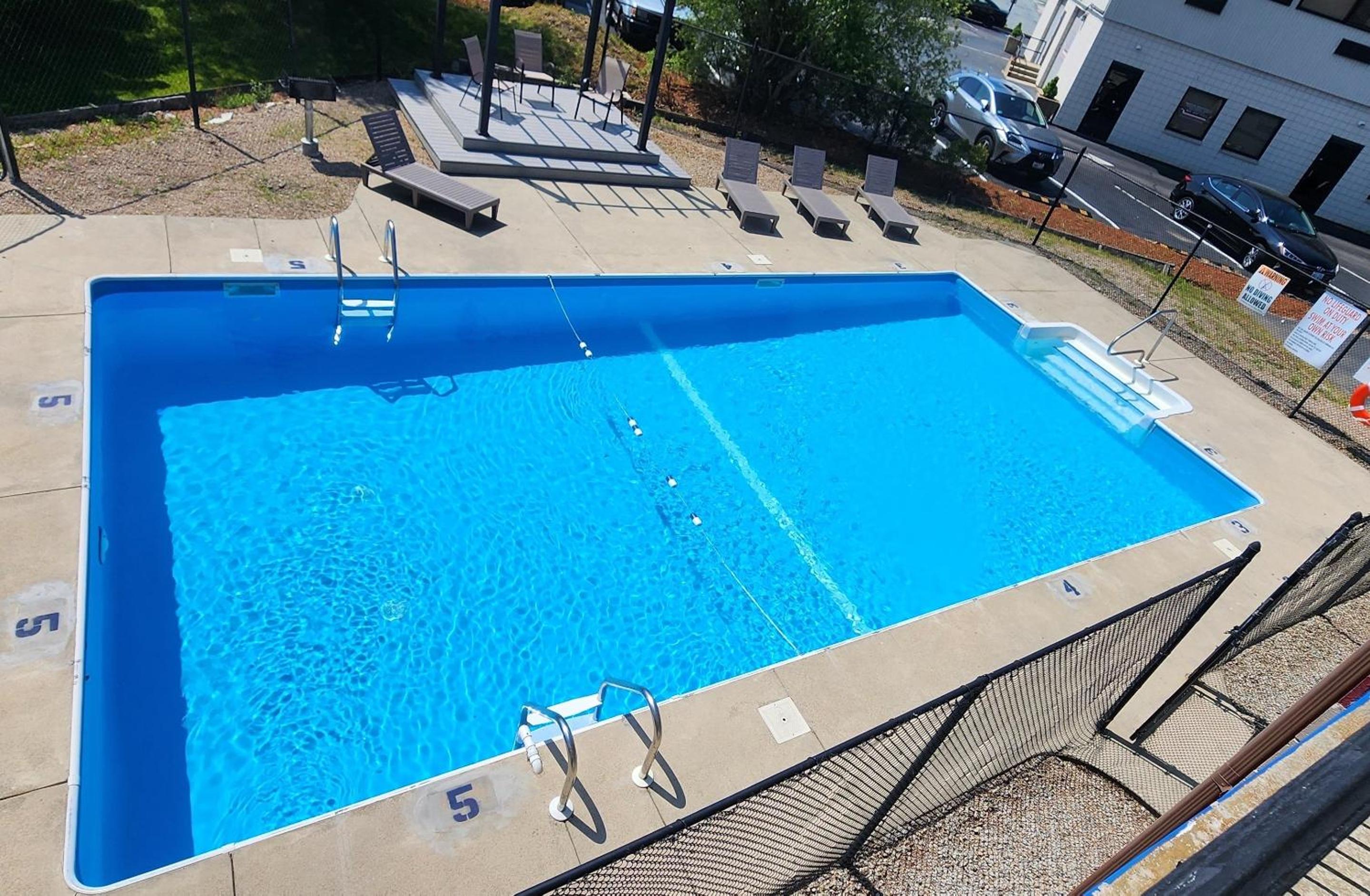 Newport Vacations - Red Roof Inn  Suites Newport - Middletown, RI - Property Image 3