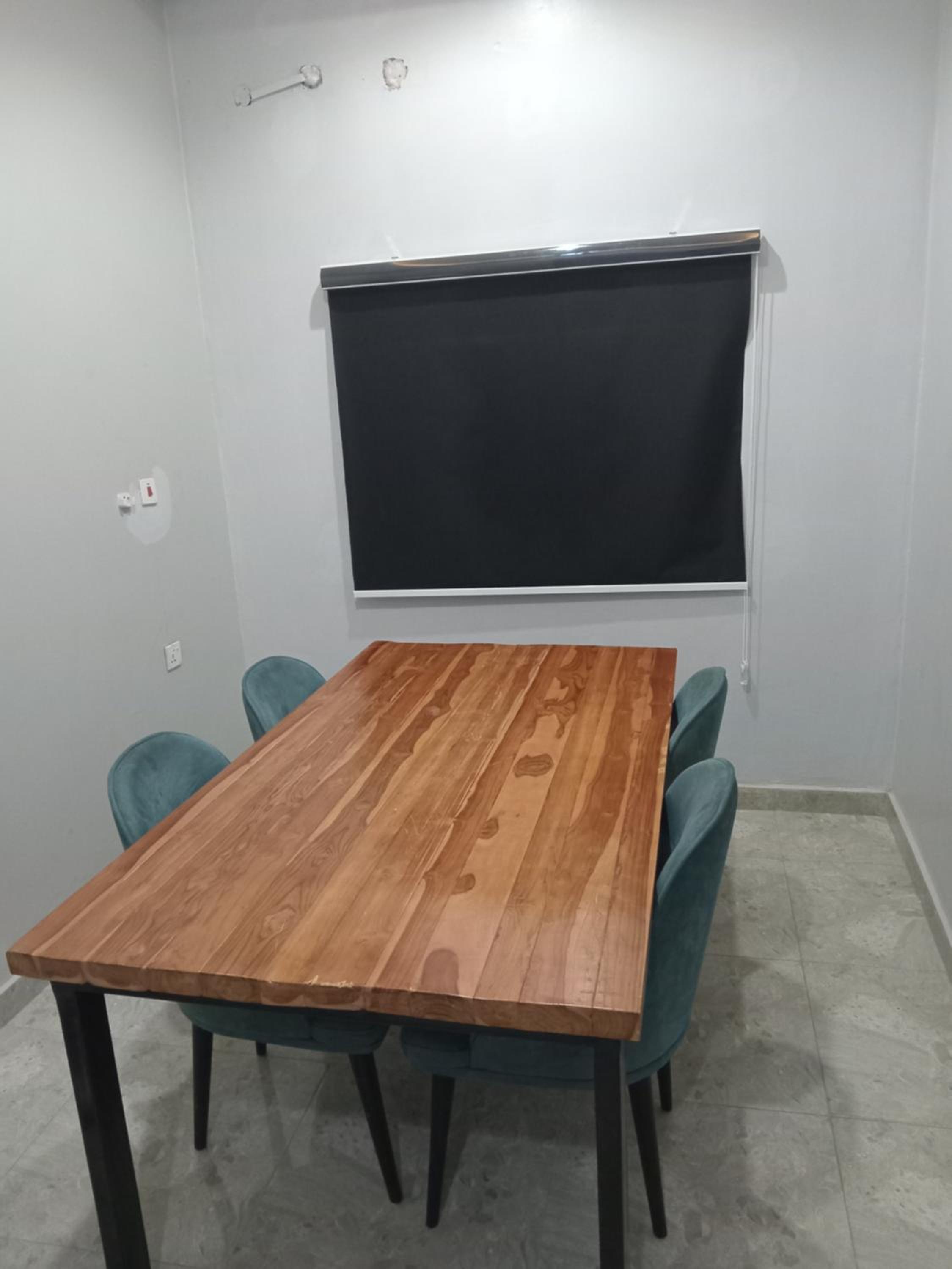 OD-V!CK'S CLASSIC, Wuse 2 extension, upscale Jahi district WiFi,24hr power,security, dstv view 5