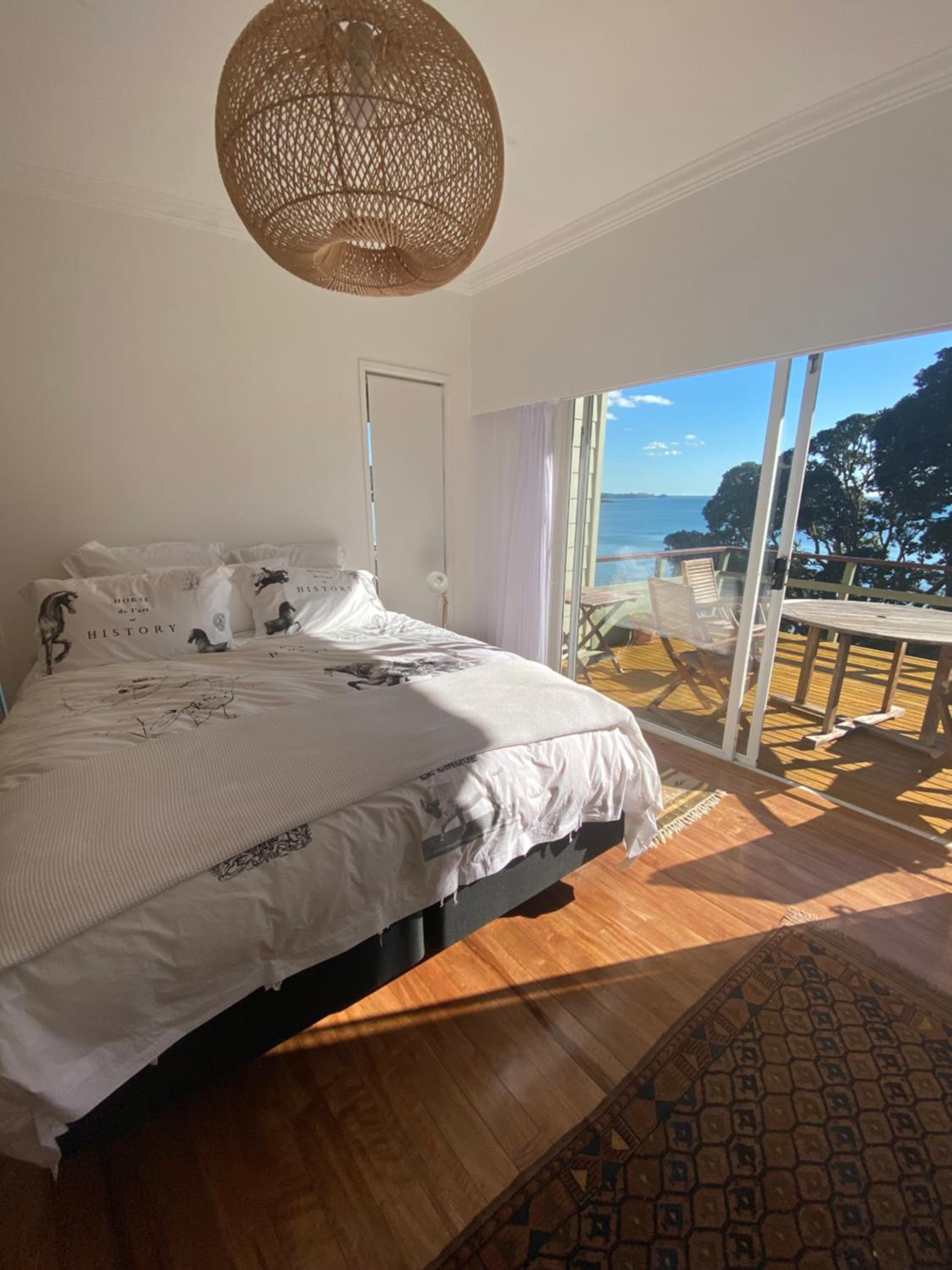 Kotare Kottage - Beachfront Escape
