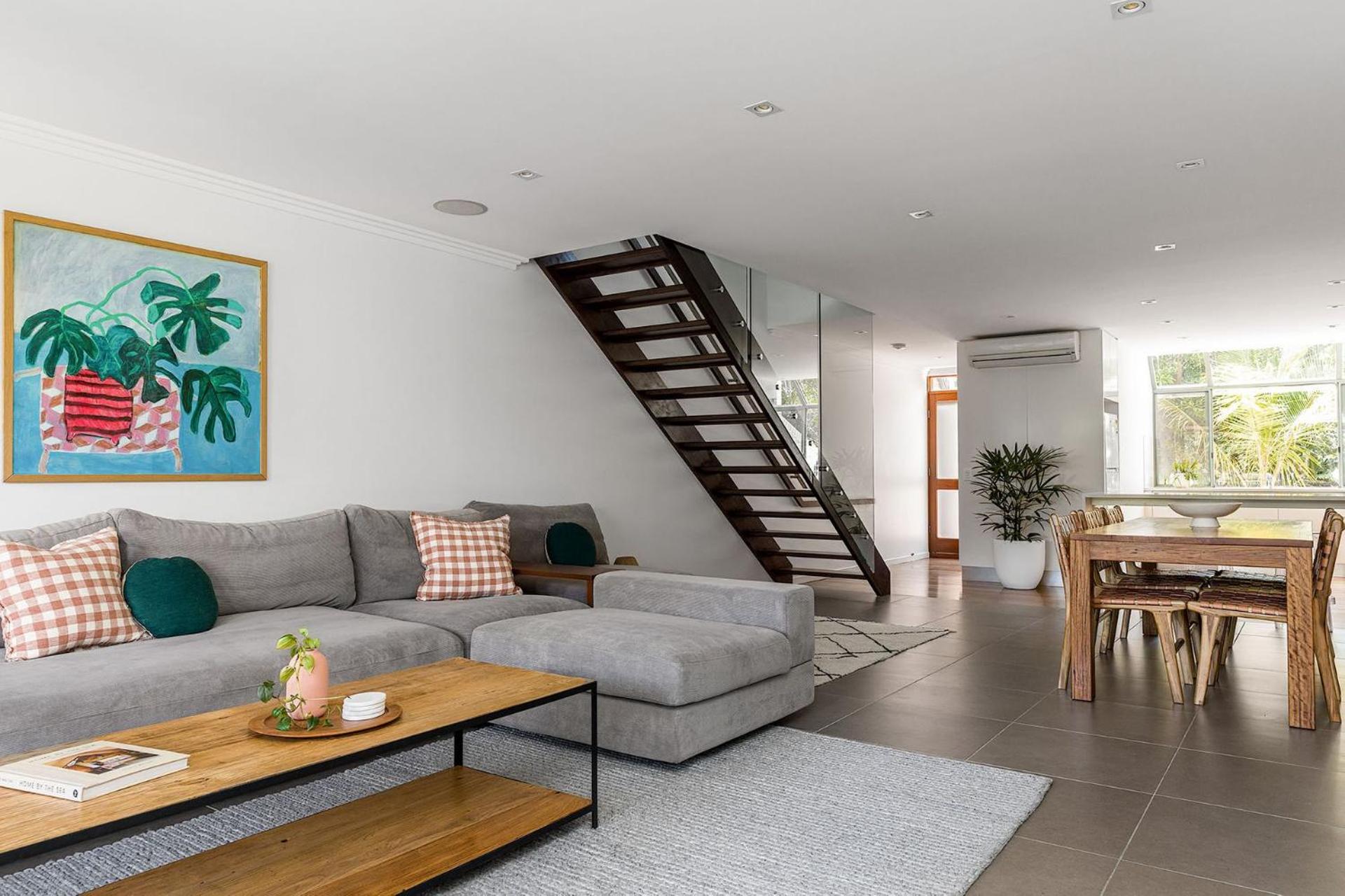 1 James Cook Apartments - Opposite Clarkes Beach