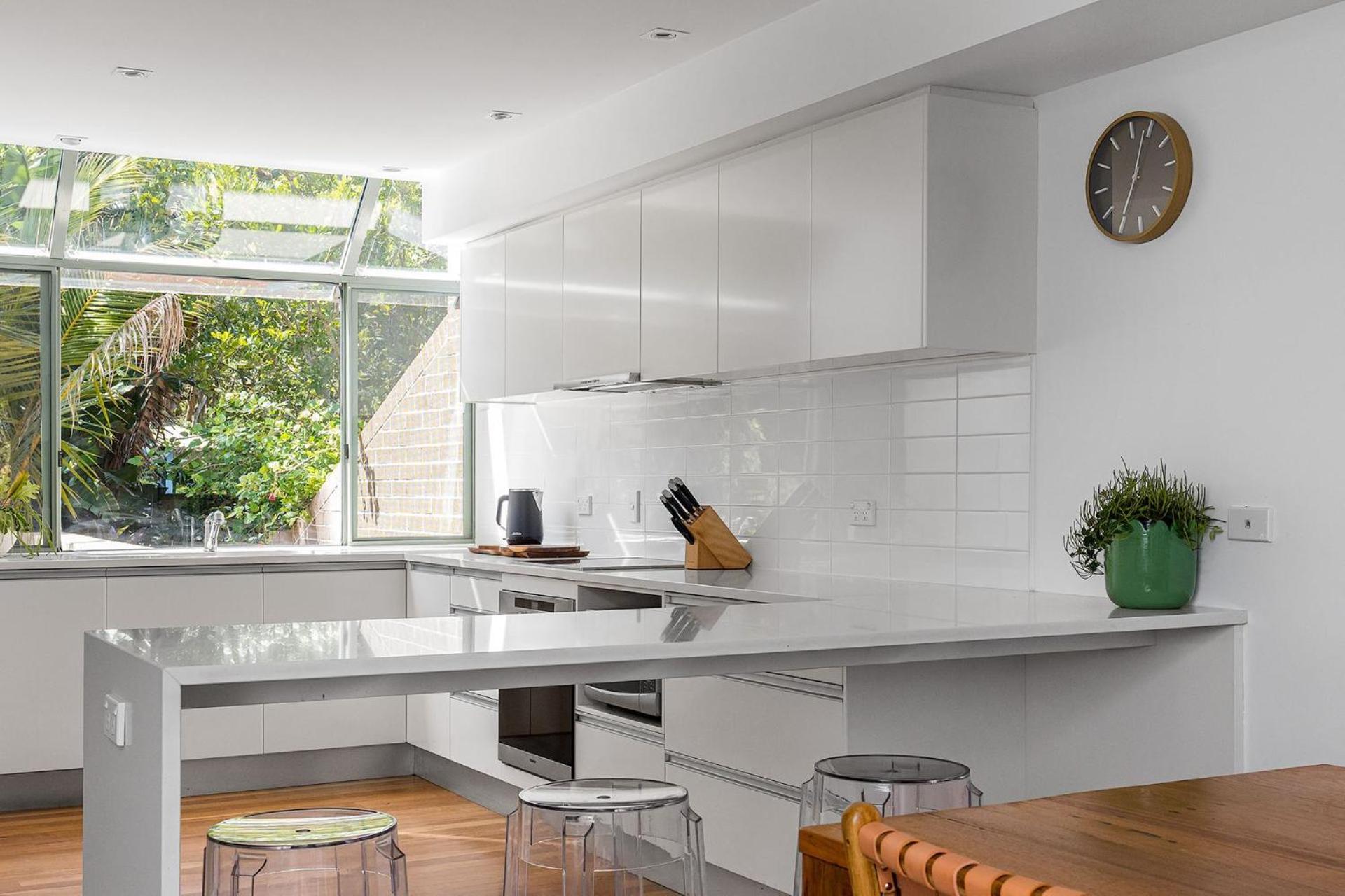 1 James Cook Apartments - Opposite Clarkes Beach