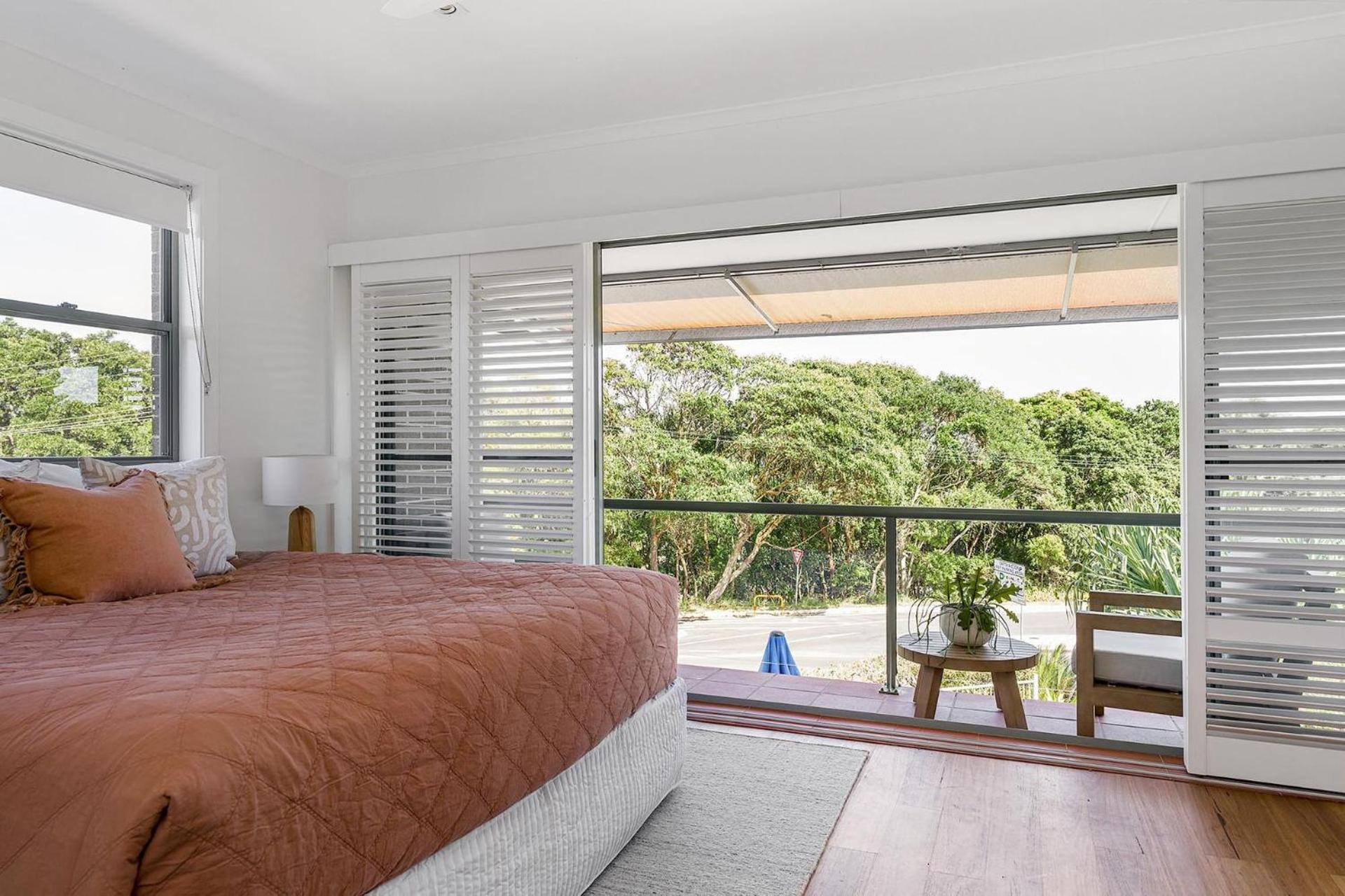 1 James Cook Apartments - Opposite Clarkes Beach