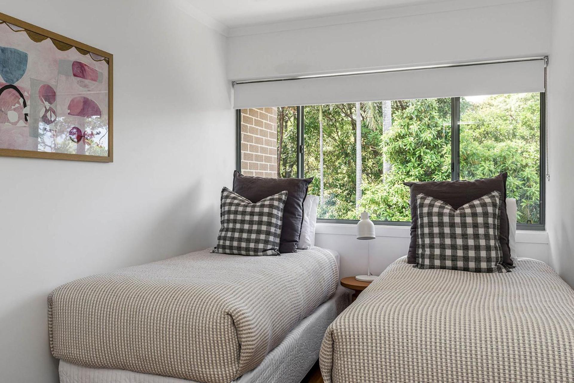 1 James Cook Apartments - Opposite Clarkes Beach