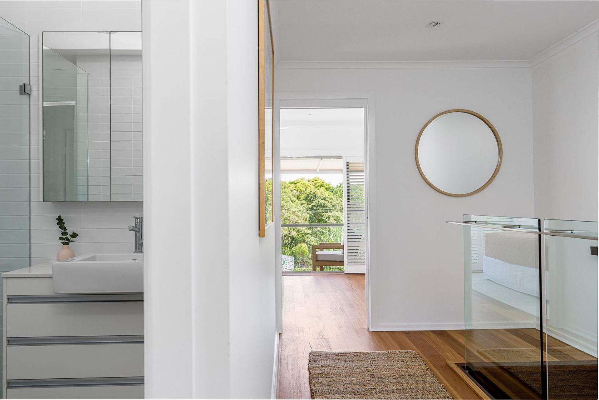 1 James Cook Apartments - Opposite Clarkes Beach