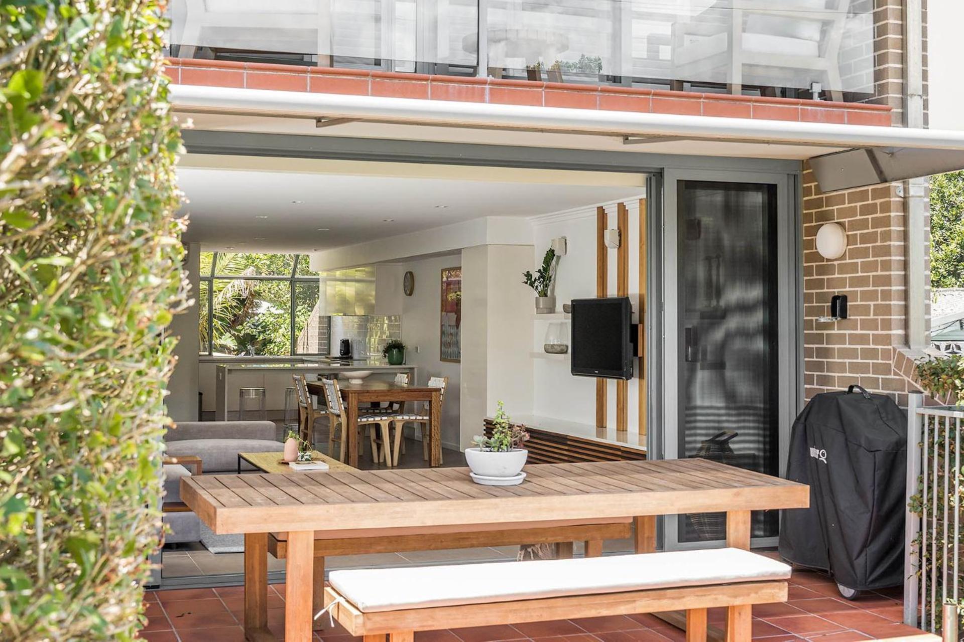 1 James Cook Apartments - Opposite Clarkes Beach