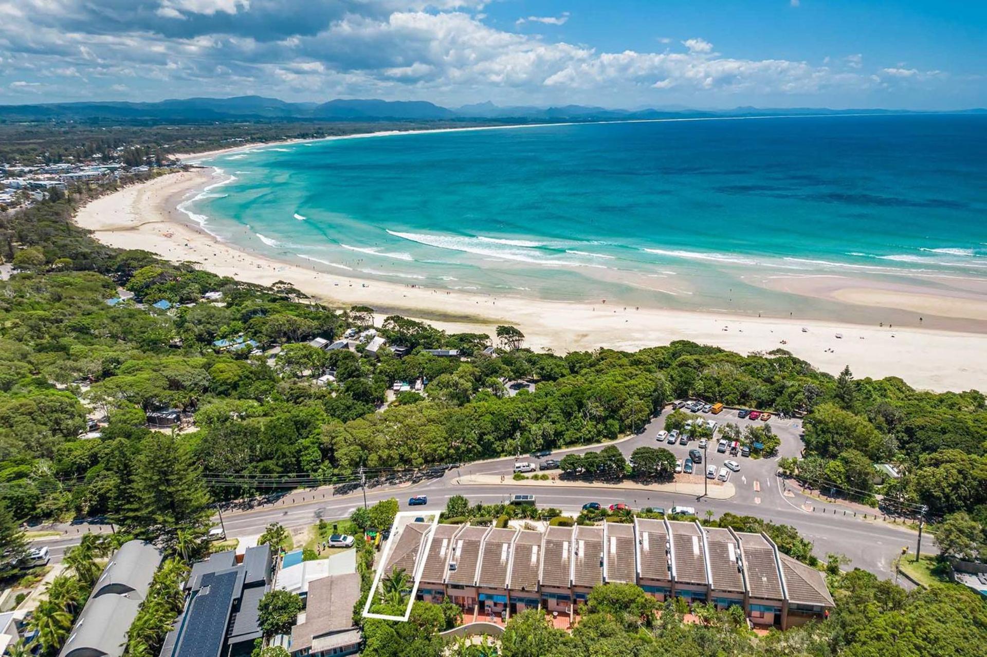 1 James Cook Apartments - Opposite Clarkes Beach