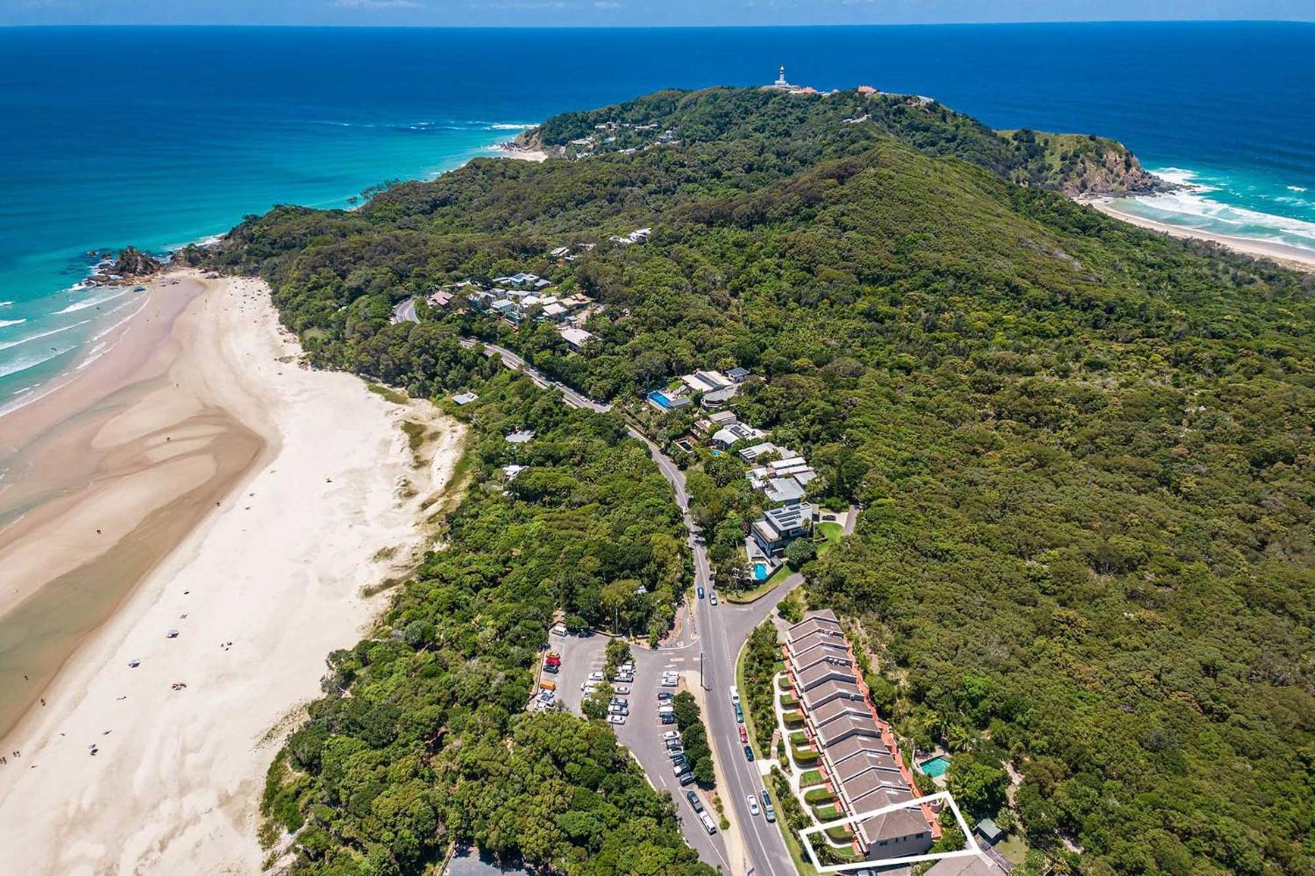 1 James Cook Apartments - Opposite Clarkes Beach