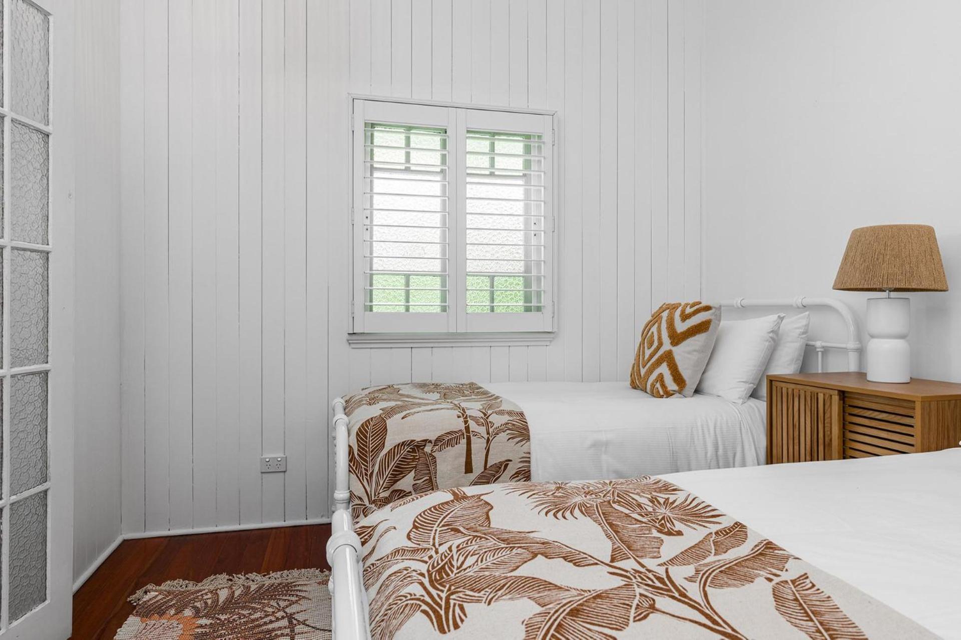 Cape Cottage - 5 bed charming cottage close to everything