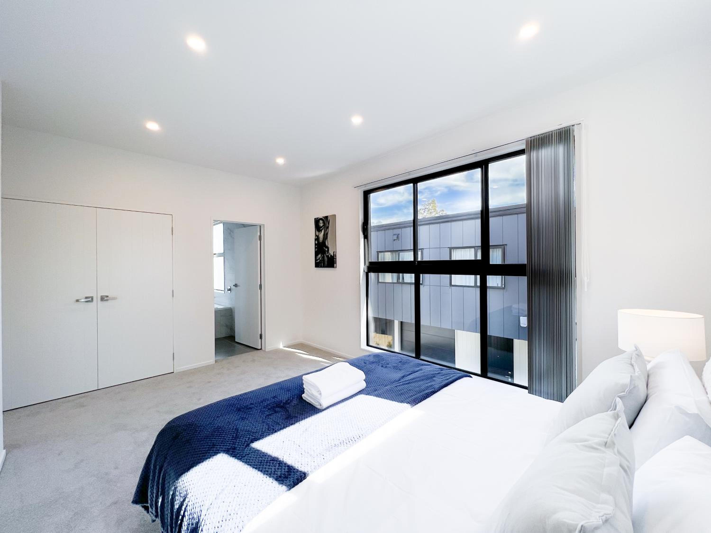 Wanna Live In The Brand New House? Check This Out! view 2