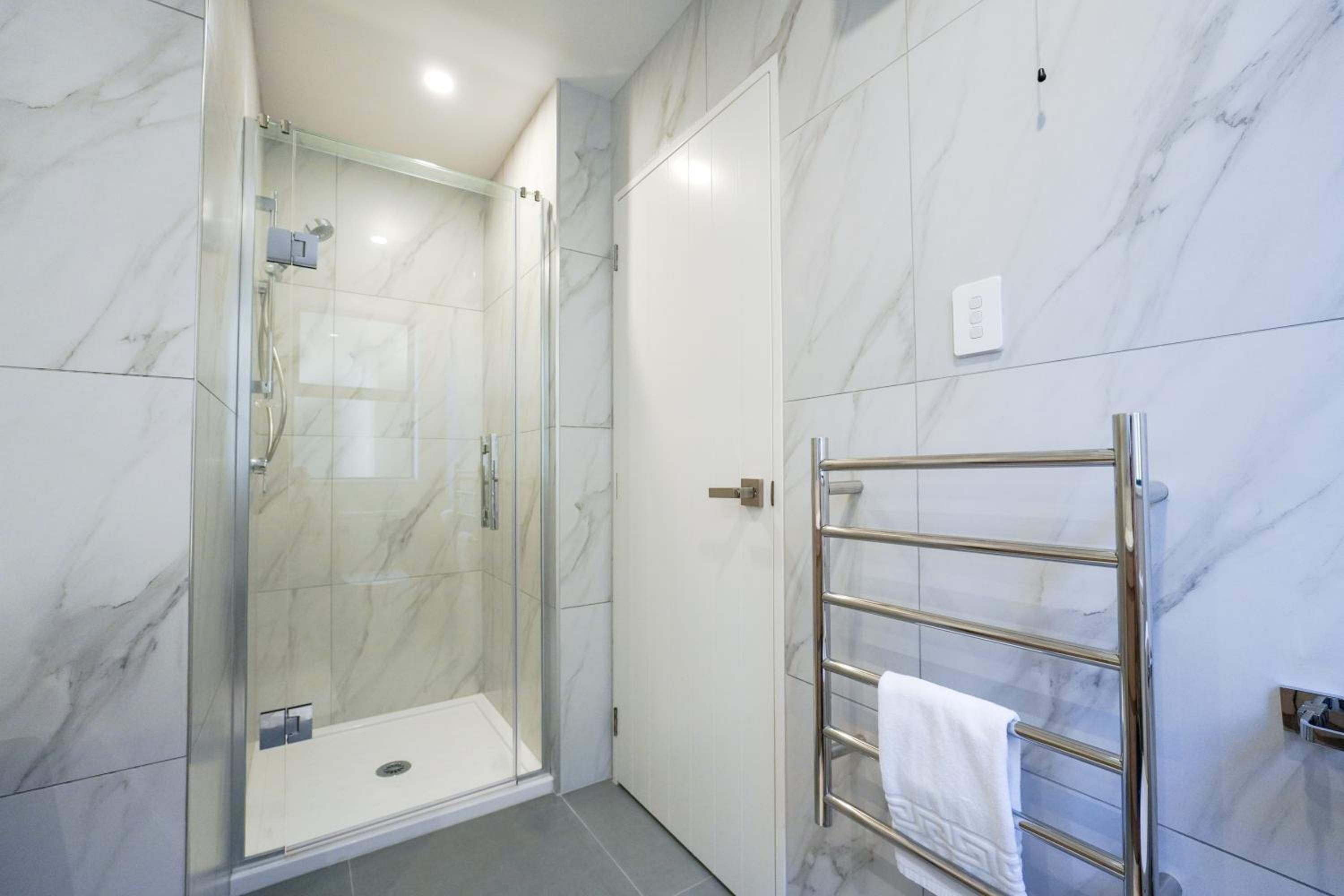 Wanna Live In The Brand New House? Check This Out! view 5