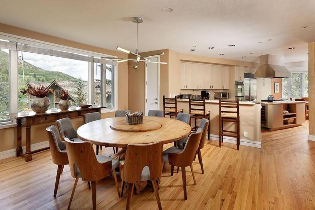 Amazing Ski-In/Ski-Out Fully Renovated Condo view 5