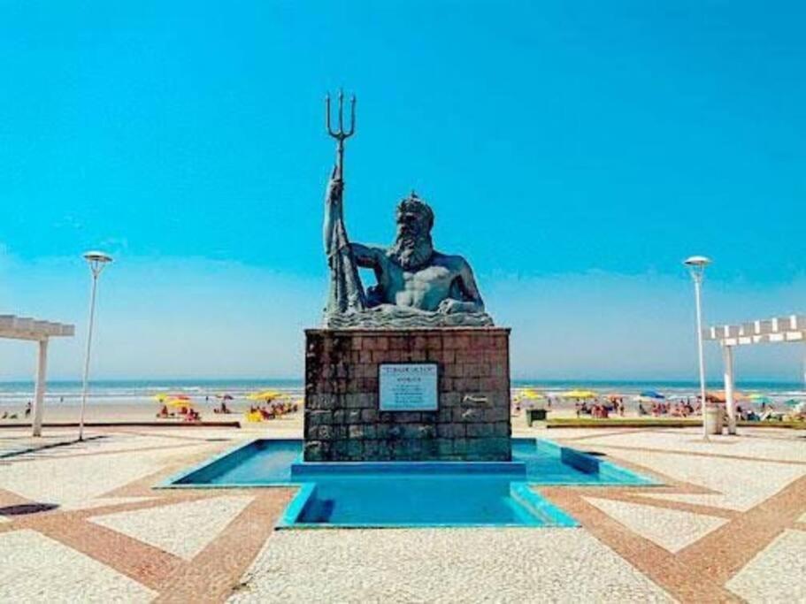 Estúdio em prédio frente ao mar
