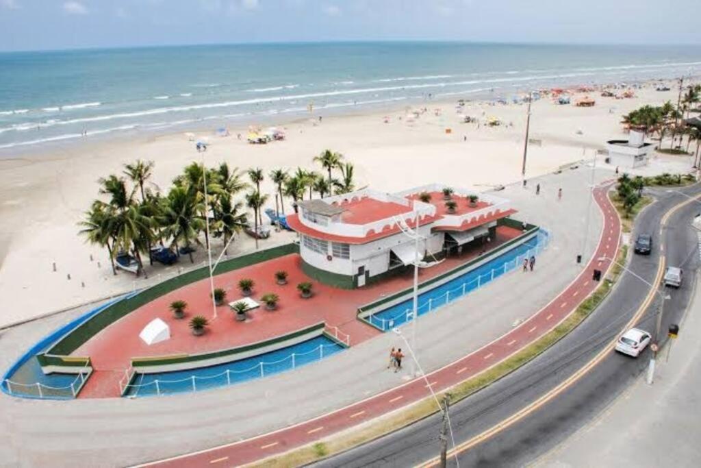 Estúdio em prédio frente ao mar
