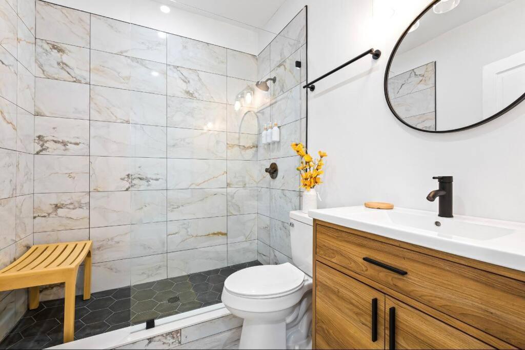 Citrus Suite - Close to Downtown, Hospital & Beaches view 2