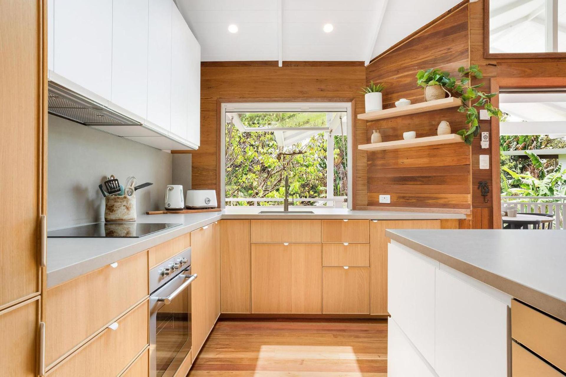 Golden Hus - spacious South Golden Beach home