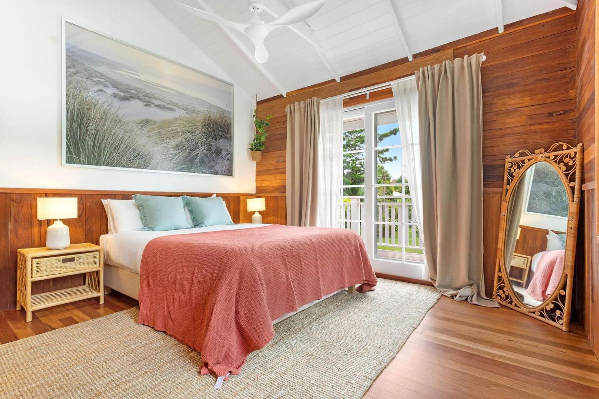 Golden Hus - spacious South Golden Beach home