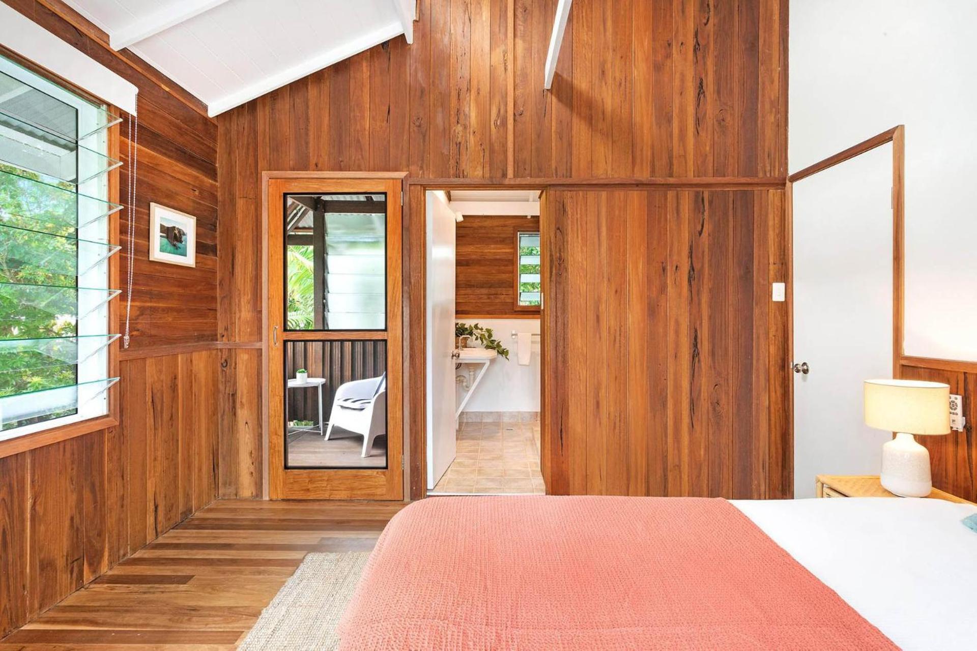 Golden Hus - spacious South Golden Beach home