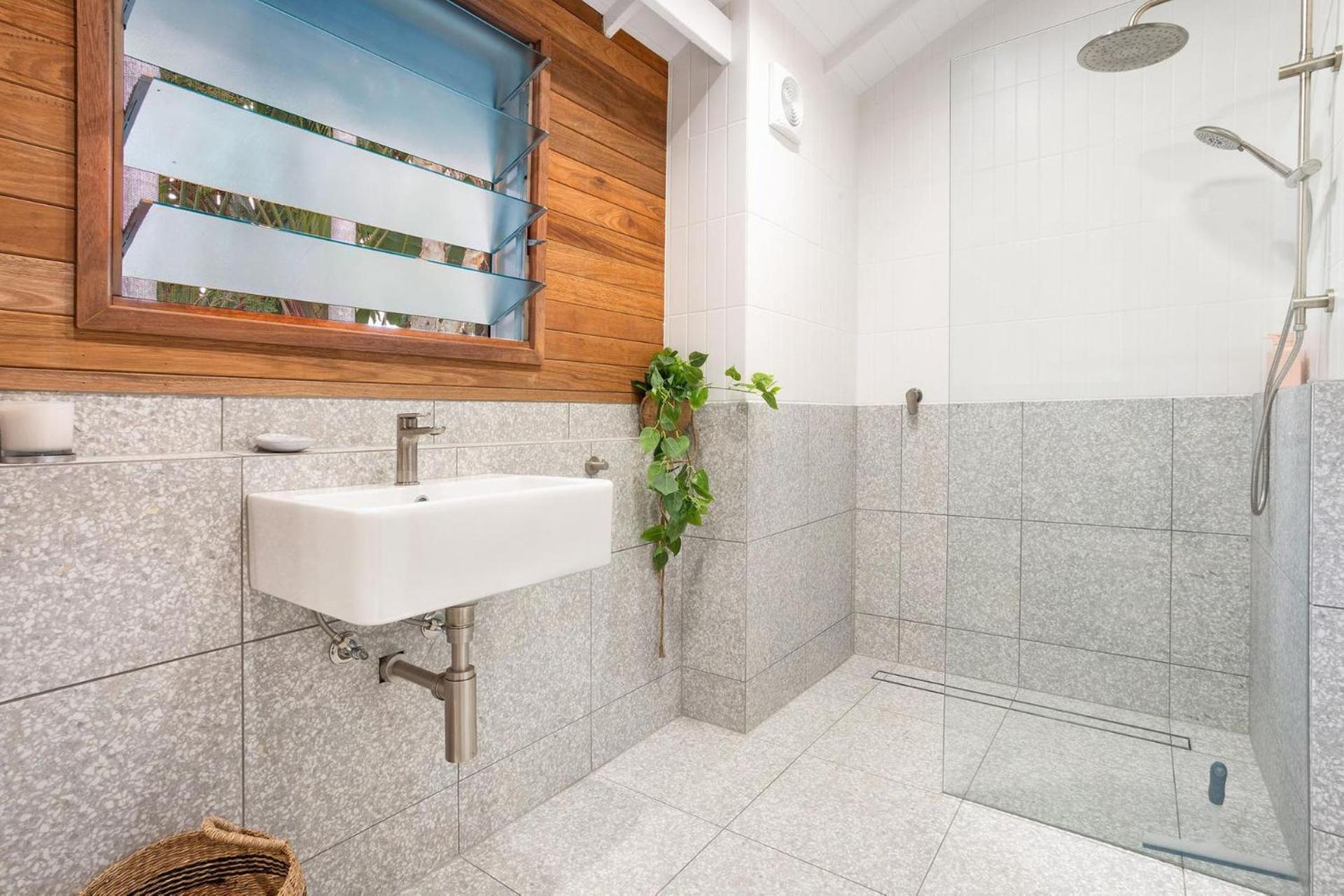Golden Hus - spacious South Golden Beach home