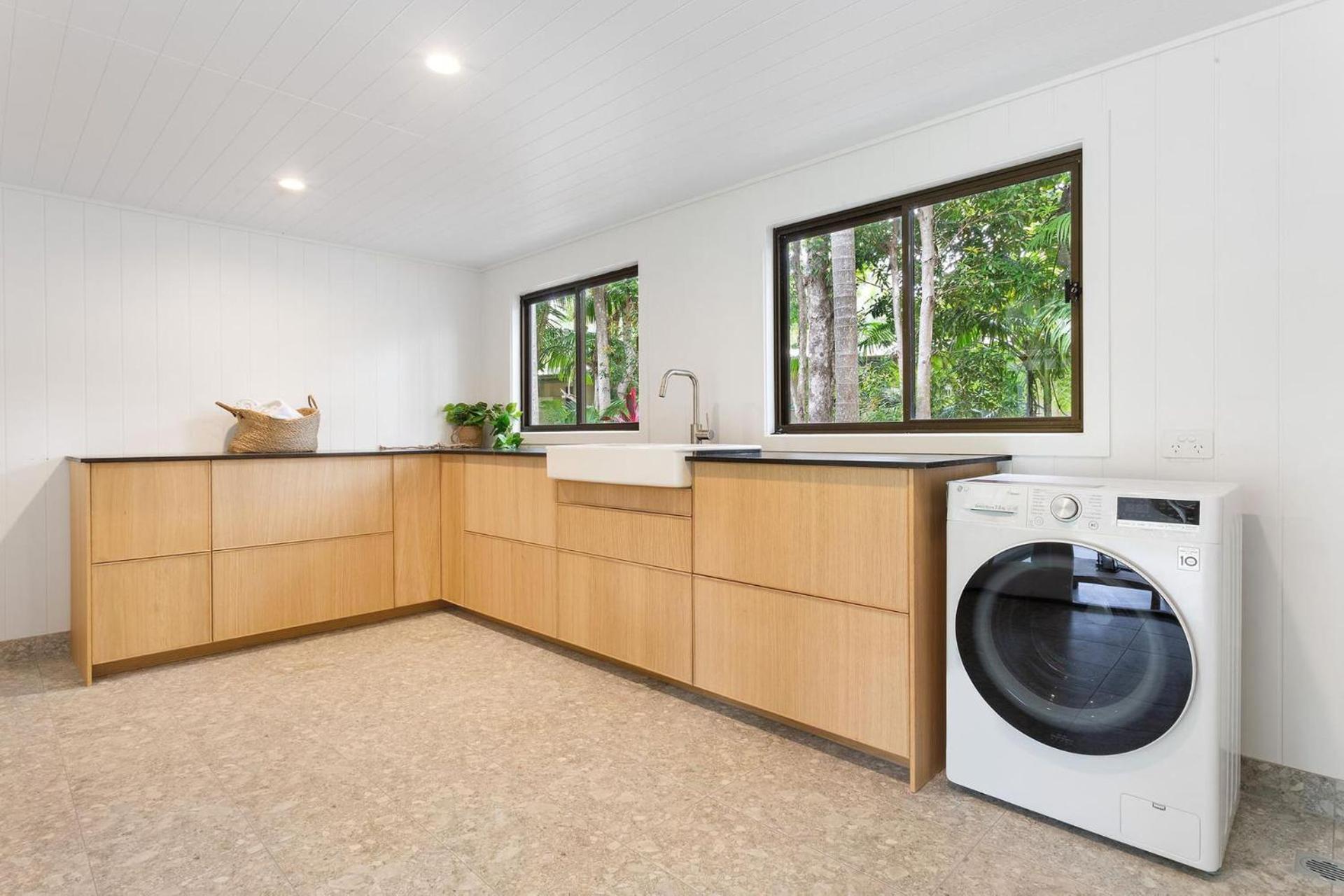 Golden Hus - spacious South Golden Beach home