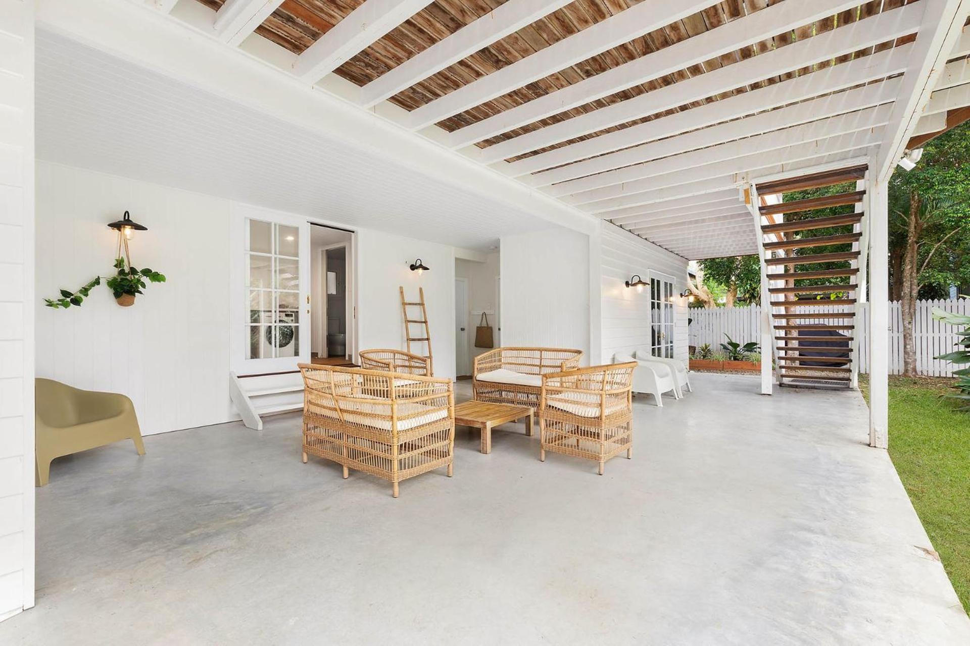 Golden Hus - spacious South Golden Beach home