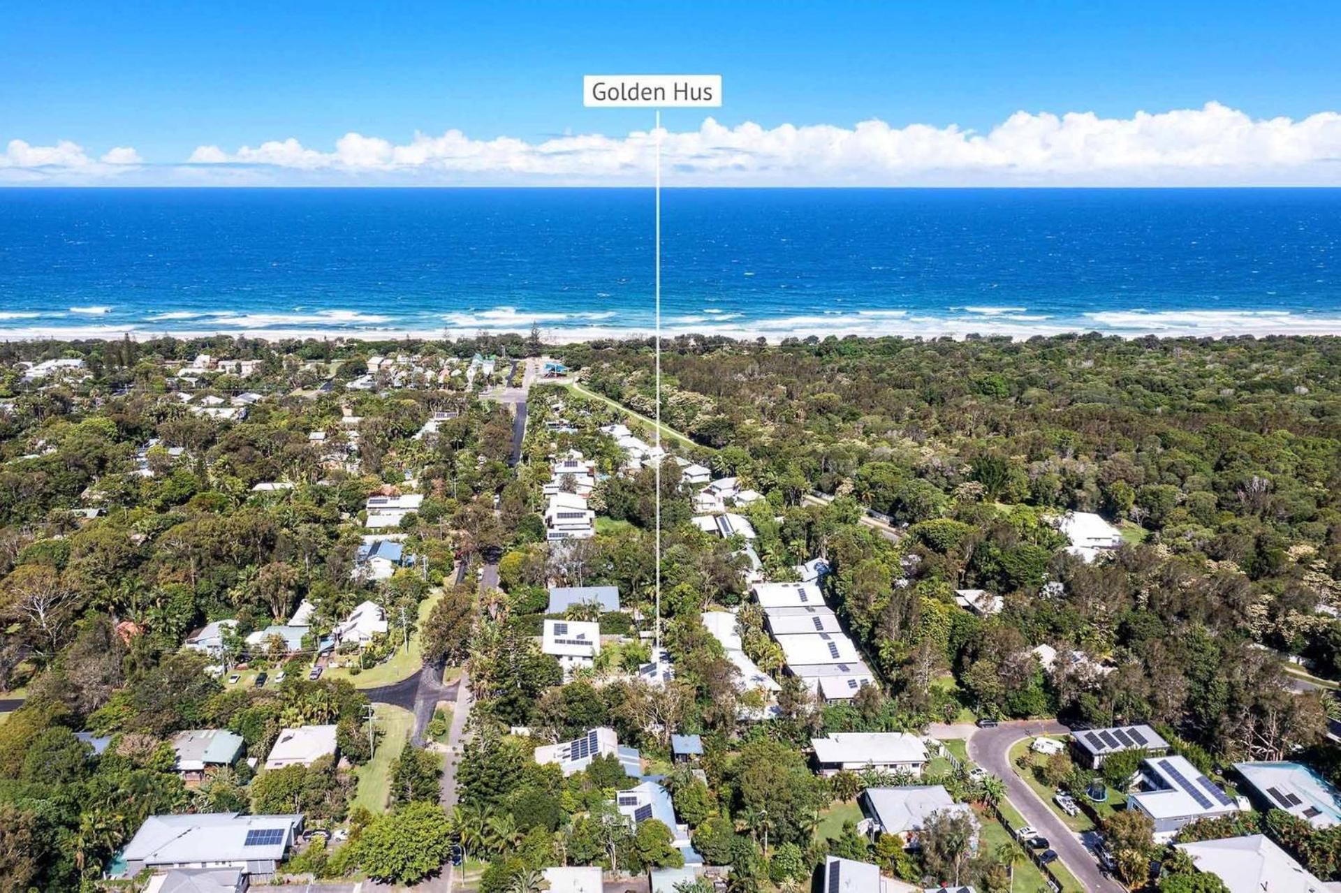 Golden Hus - spacious South Golden Beach home