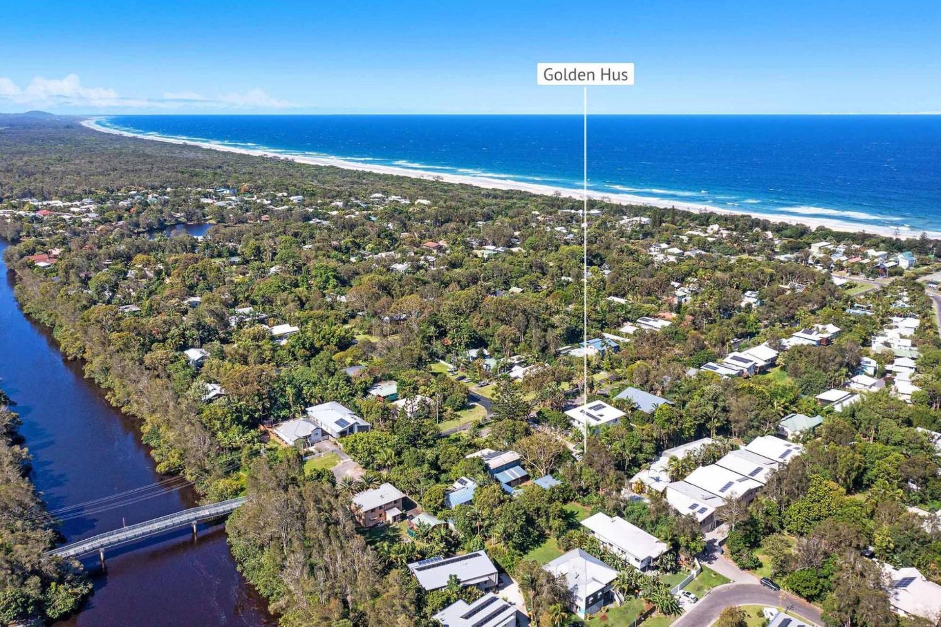 Golden Hus - spacious South Golden Beach home