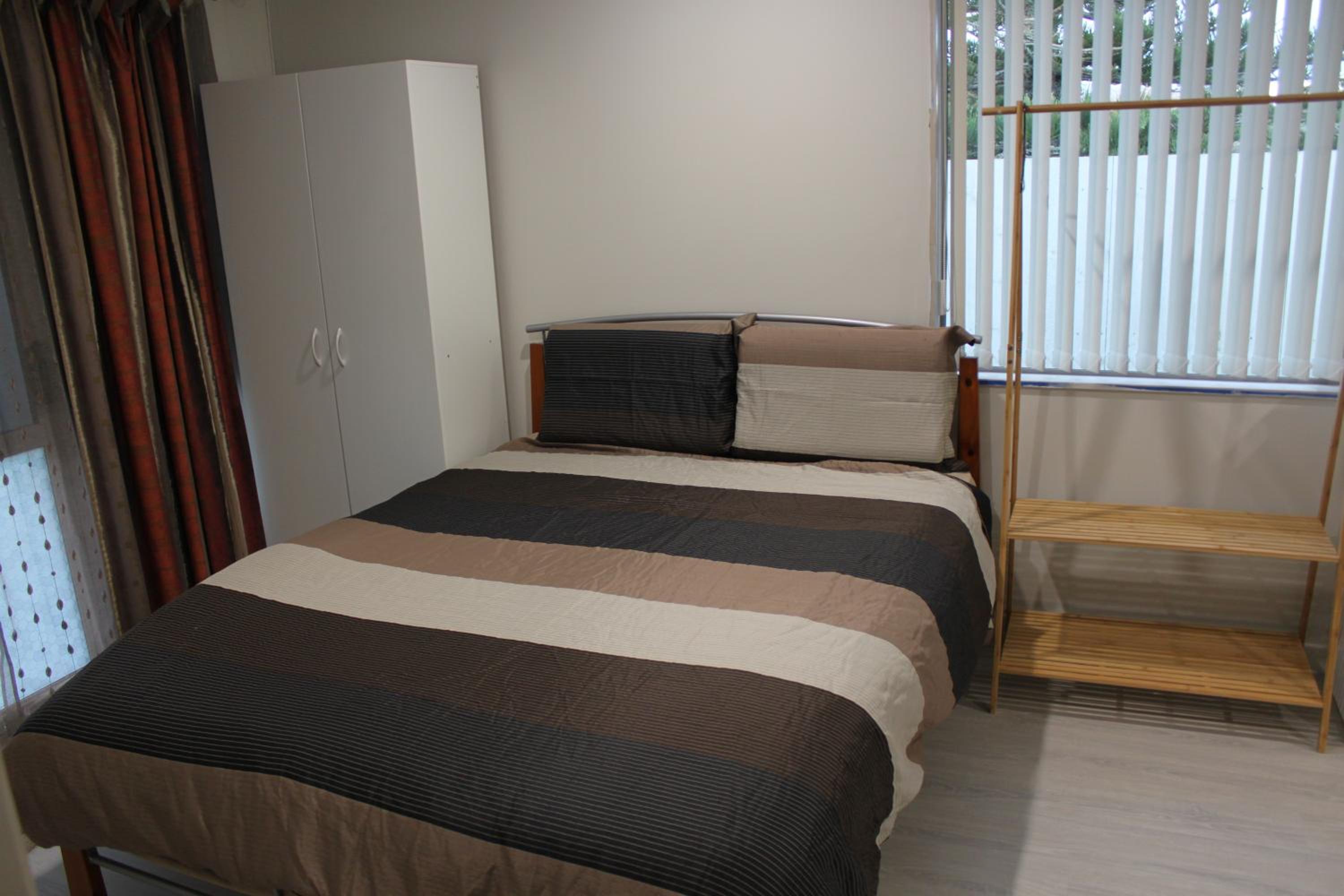 Private Studio with self check-in, Ensuite, WIFI & Kitchenette view 2