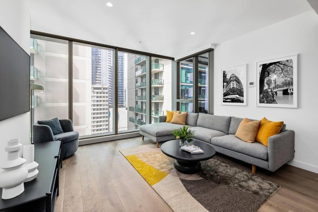 CBD, Stylish, Heated Pool, Gym, Sauna, Steam, BBQ