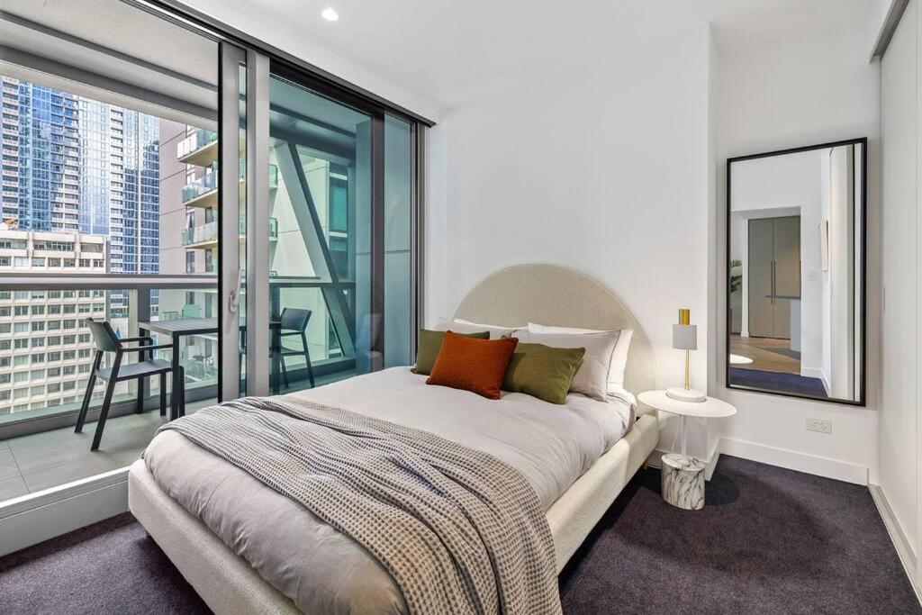 CBD, Stylish, Heated Pool, Gym, Sauna, Steam, BBQ