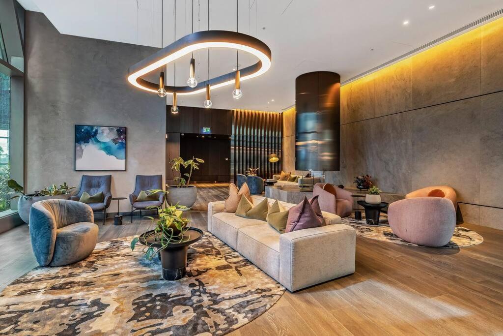 CBD, Stylish, Heated Pool, Gym, Sauna, Steam, BBQ