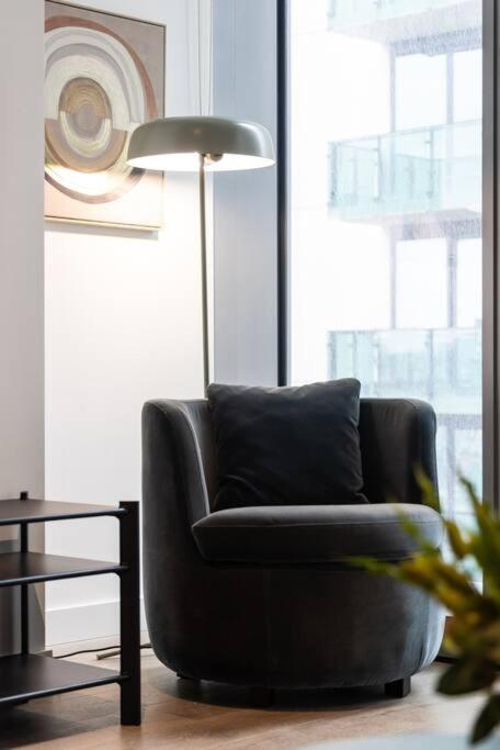 CBD, Stylish, Heated Pool, Gym, Sauna, Steam, BBQ