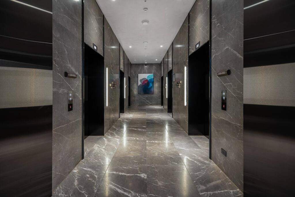 CBD, Stylish, Heated Pool, Gym, Sauna, Steam, BBQ