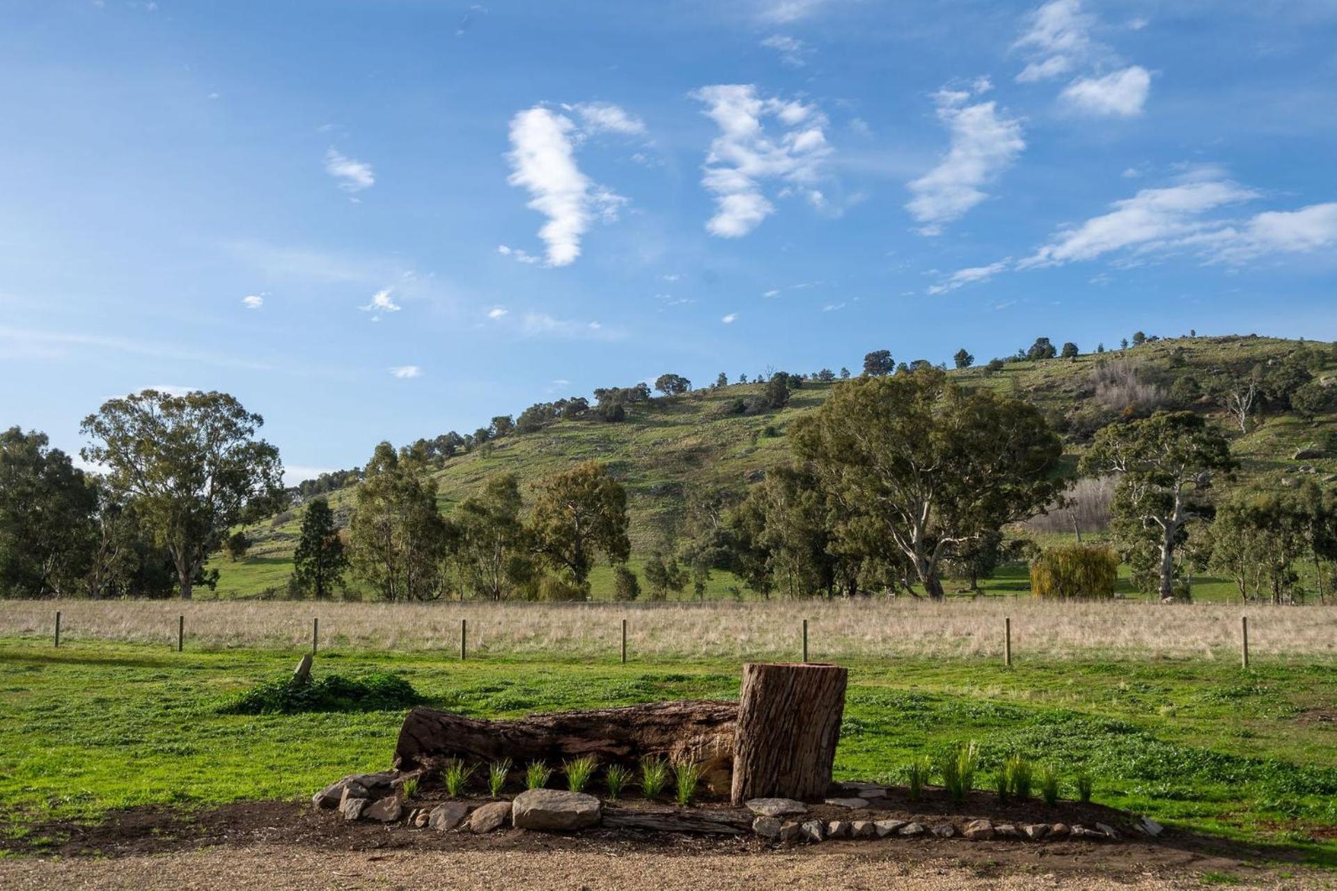 Koolbury Cottage. Farmstay Valley Retreat