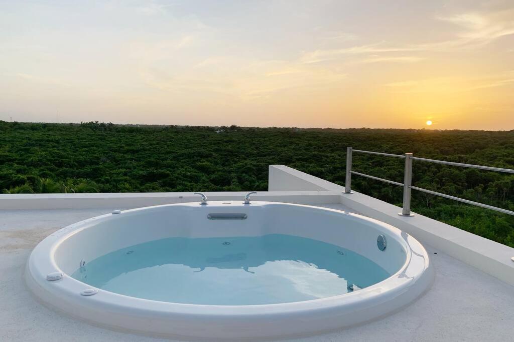 Beach Paradise Private Rooftop Jacuzzi Penthouse