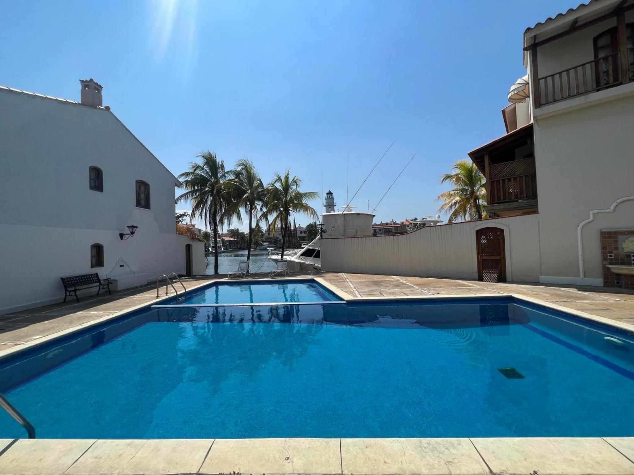 Villa con Muelle Privado en Pueblo Viejo VIP INTER FIBRA