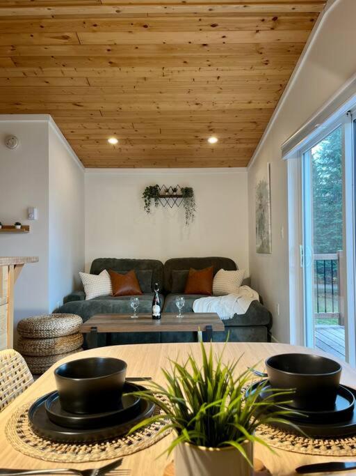 Golden Cabin - Hot Tub - Games Barn - Theatre